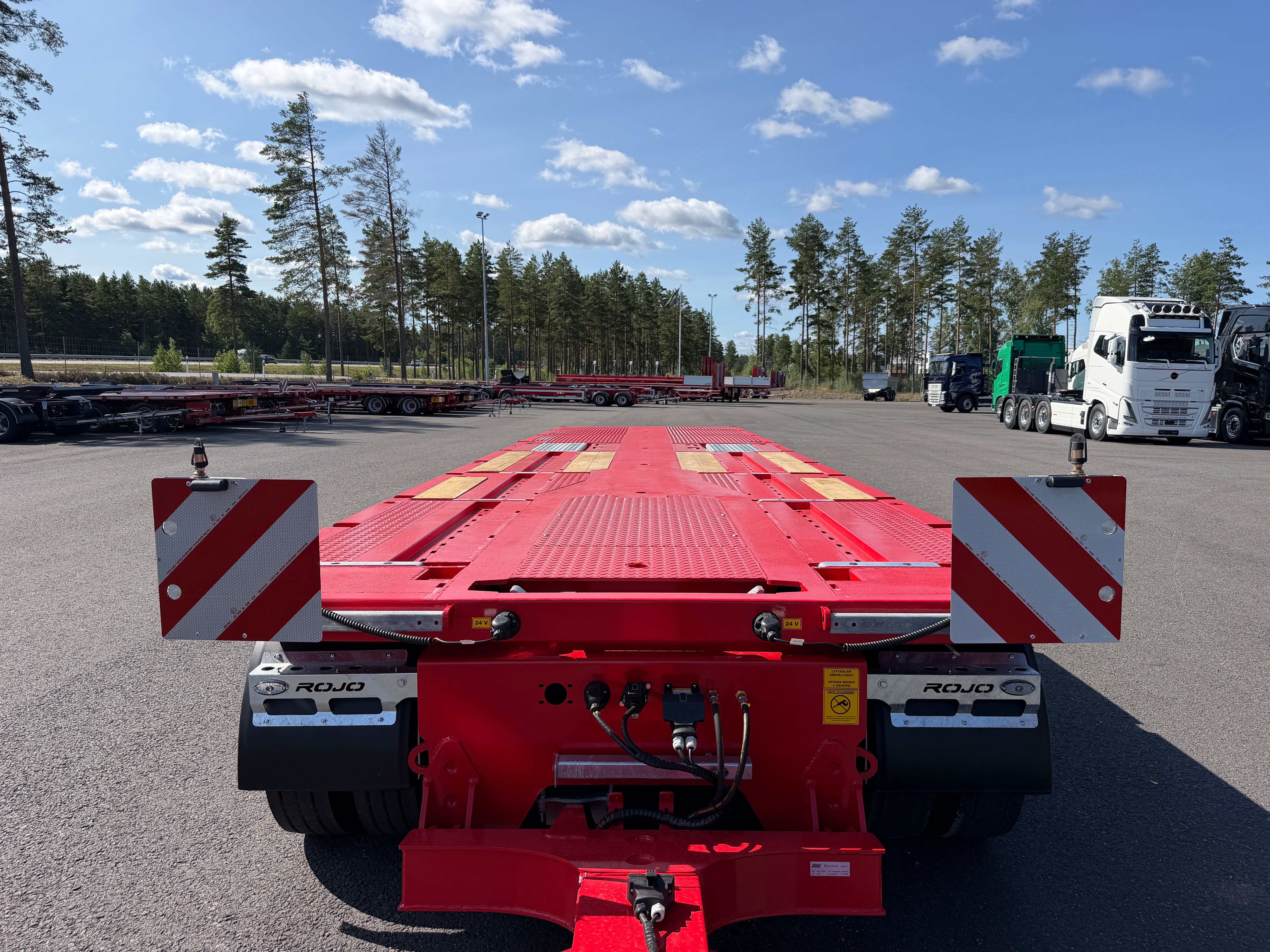 5 axlad 42 tons plan maskinvagn med uppvikbar ramp