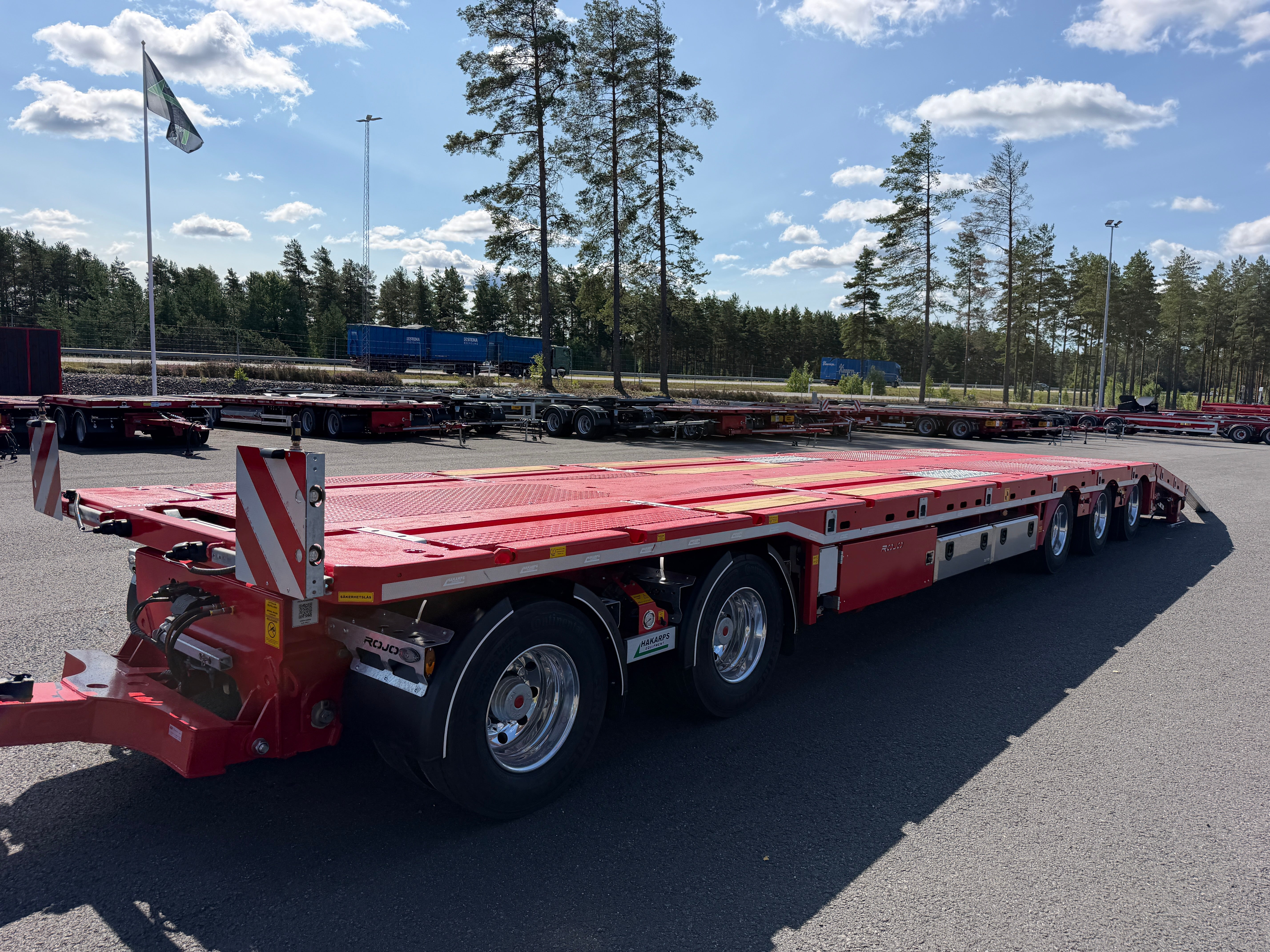 5 axlad 42 tons plan maskinvagn med uppvikbar ramp