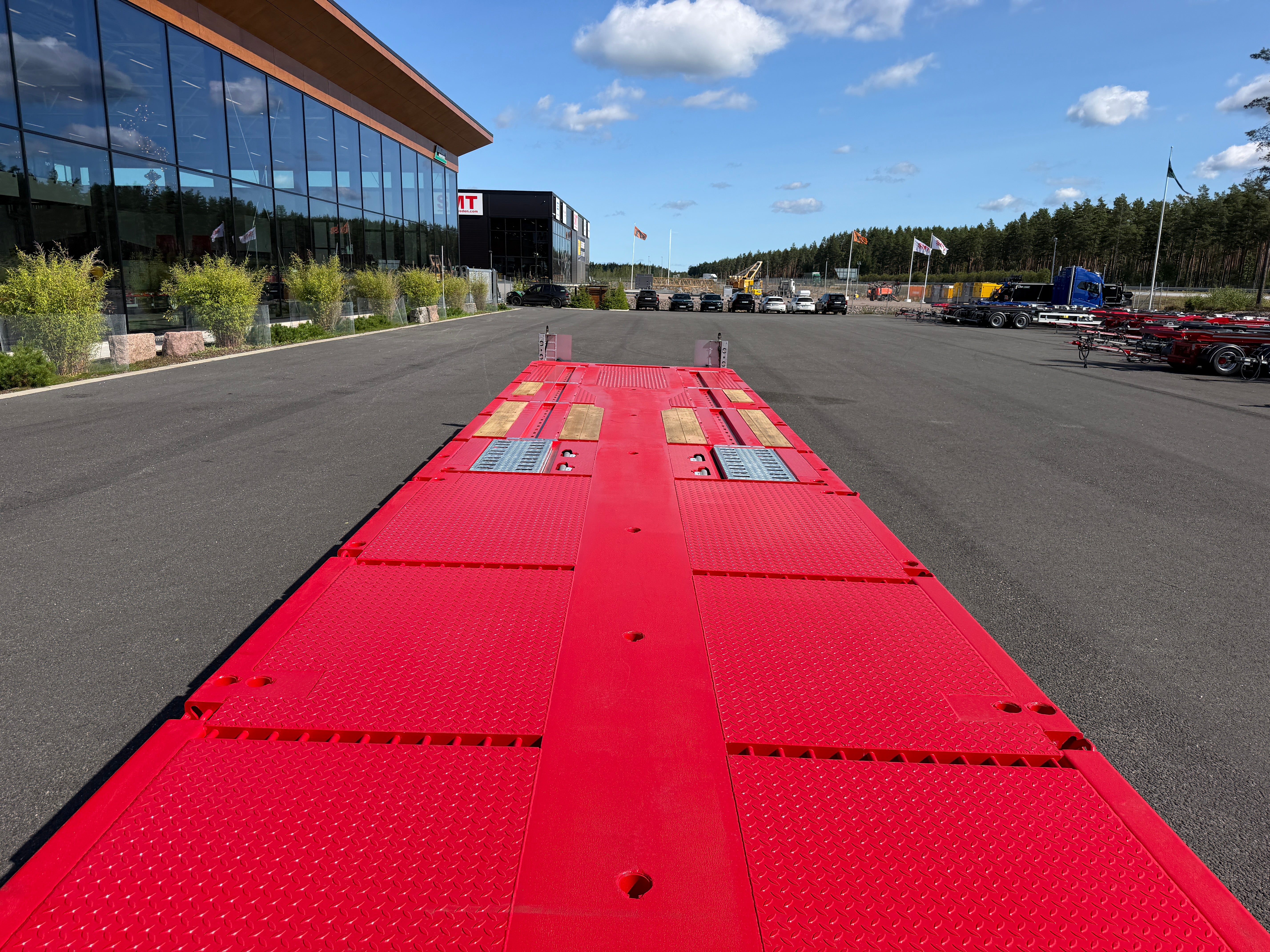 5 axlad 42 tons plan maskinvagn med uppvikbar ramp