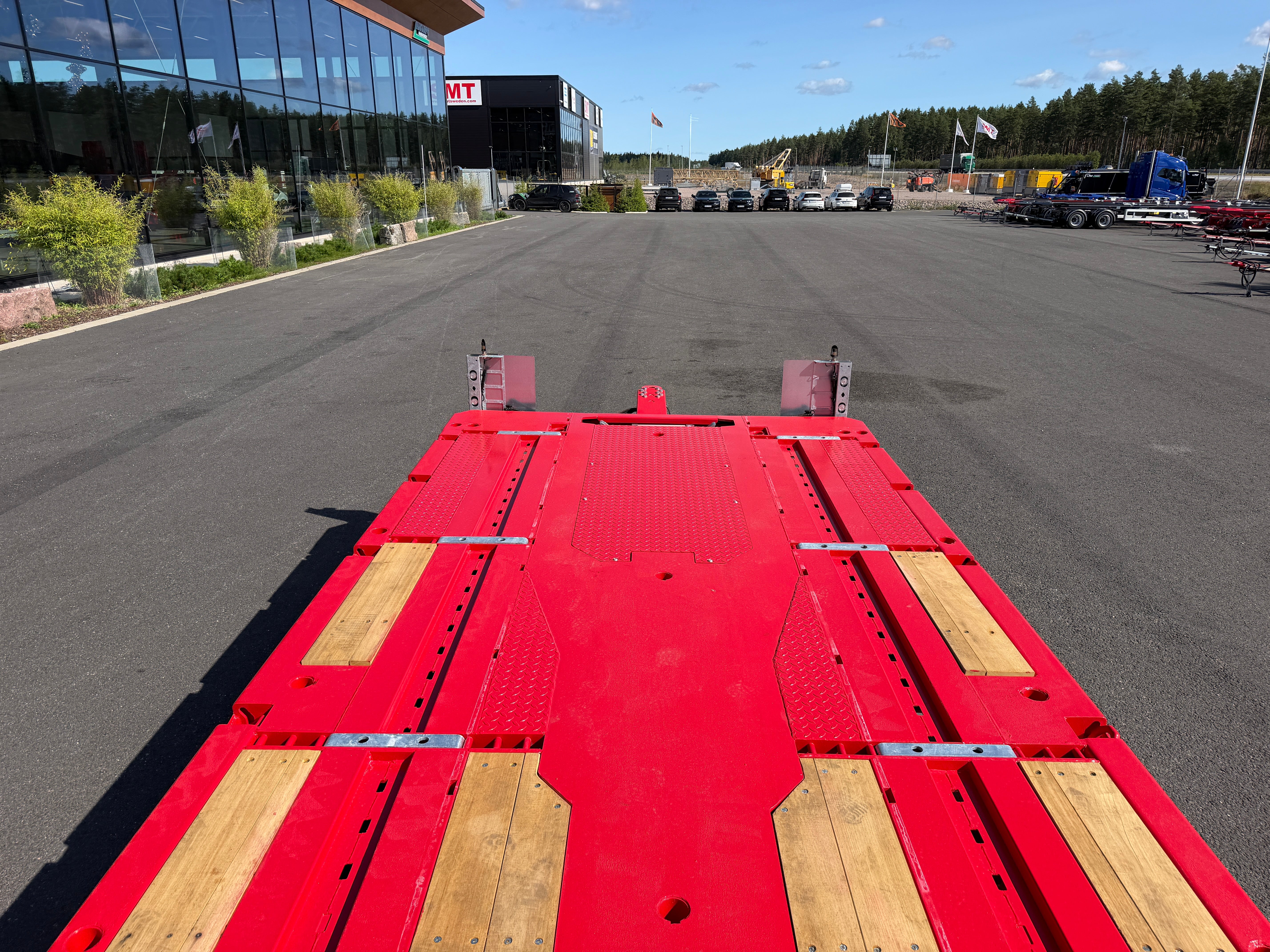 5 axlad 42 tons plan maskinvagn med uppvikbar ramp