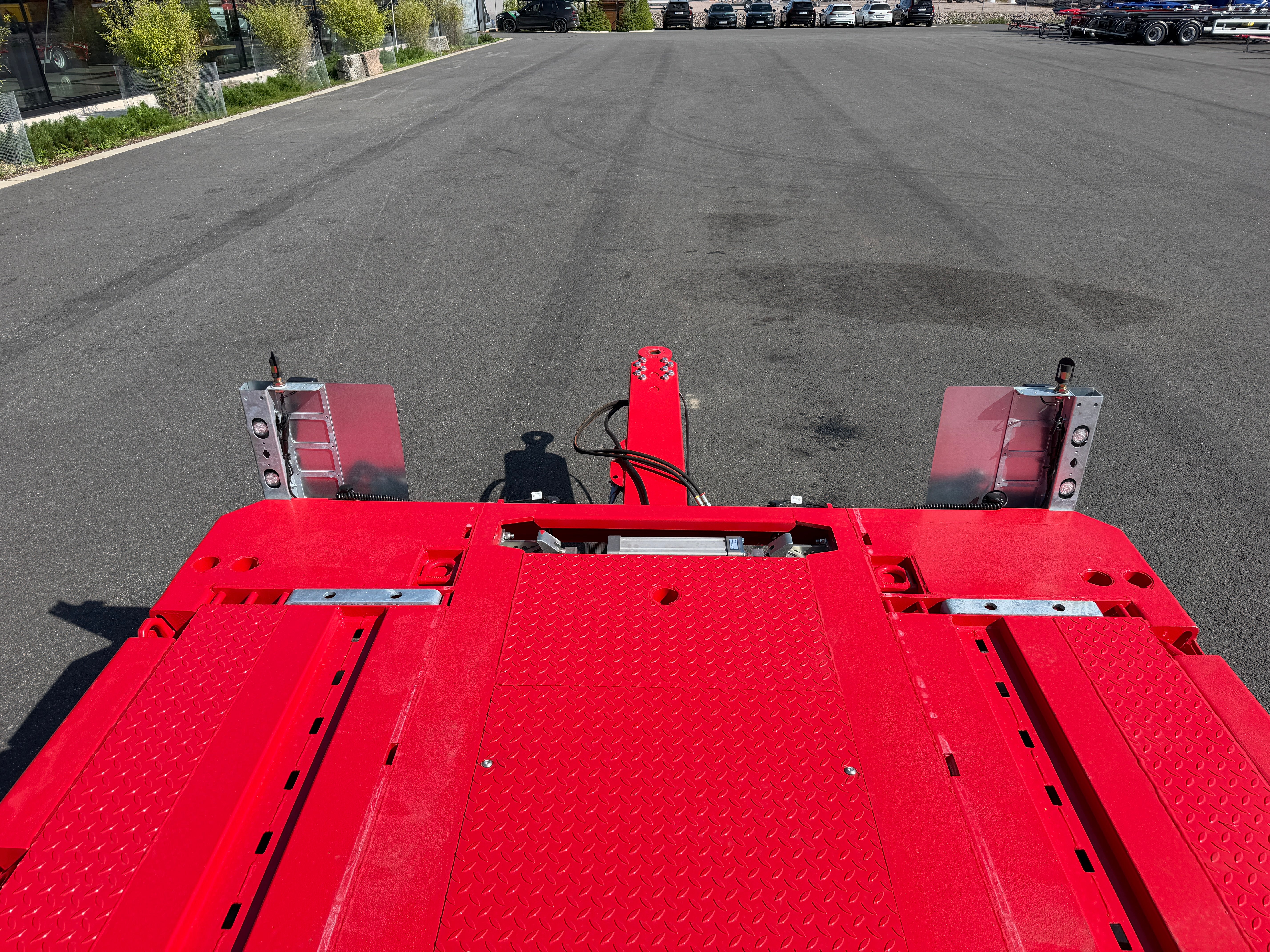 5 axlad 42 tons plan maskinvagn med uppvikbar ramp