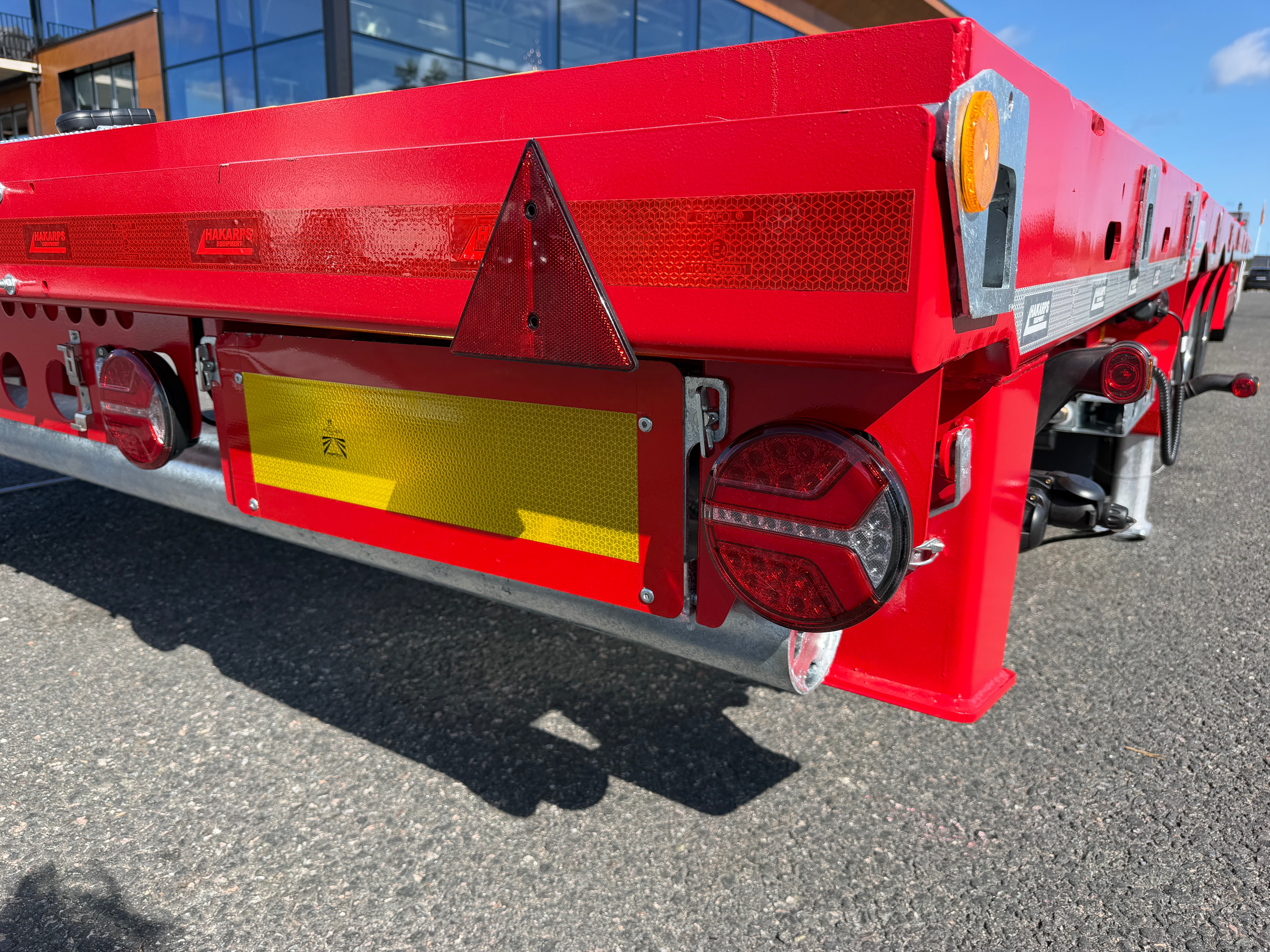 5 axlad 42 tons plan maskinvagn med uppvikbar ramp