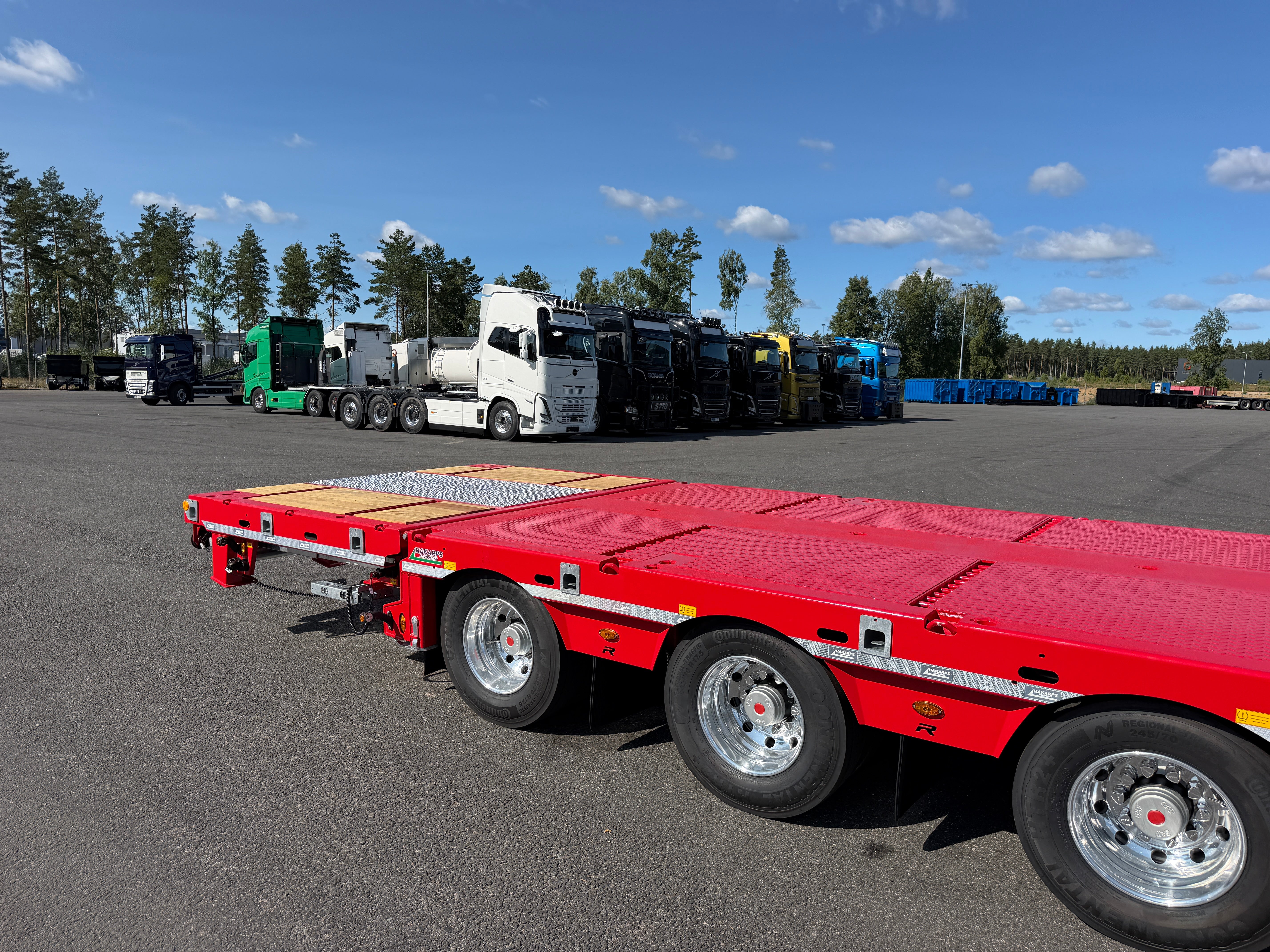 5 axlad 42 tons plan maskinvagn med uppvikbar ramp