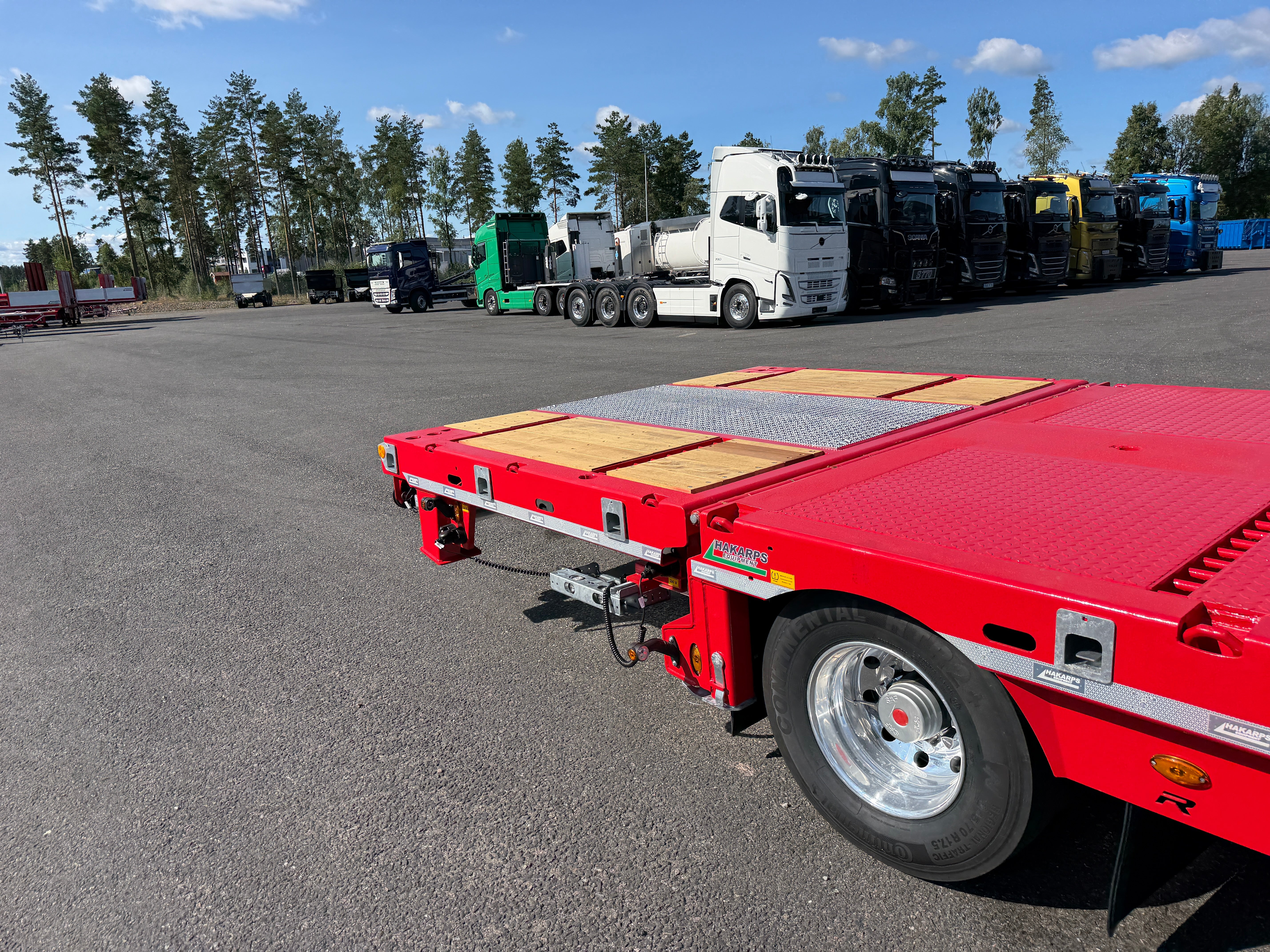 5 axlad 42 tons plan maskinvagn med uppvikbar ramp