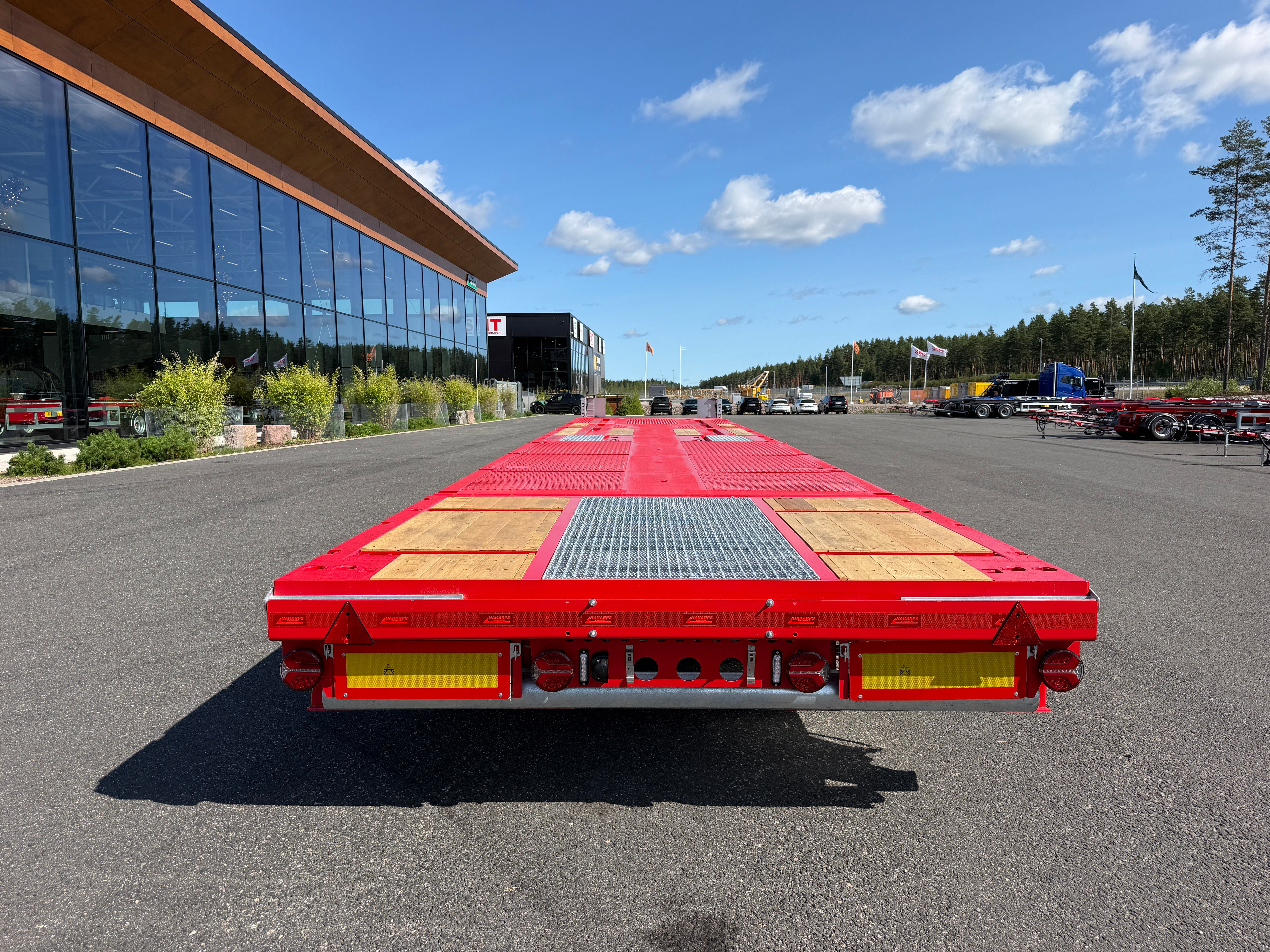 5 axlad 42 tons plan maskinvagn med uppvikbar ramp