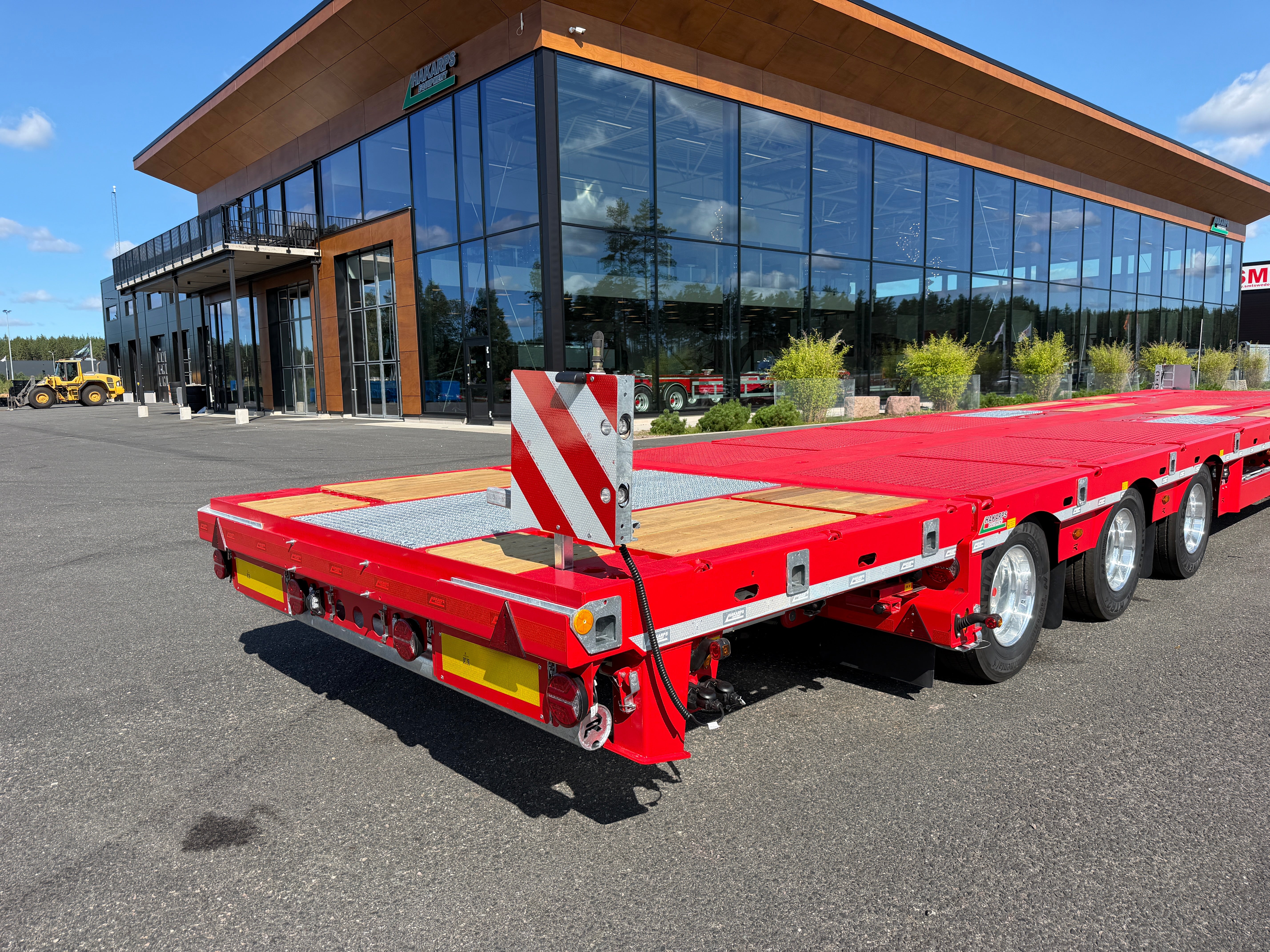 5 axlad 42 tons plan maskinvagn med uppvikbar ramp
