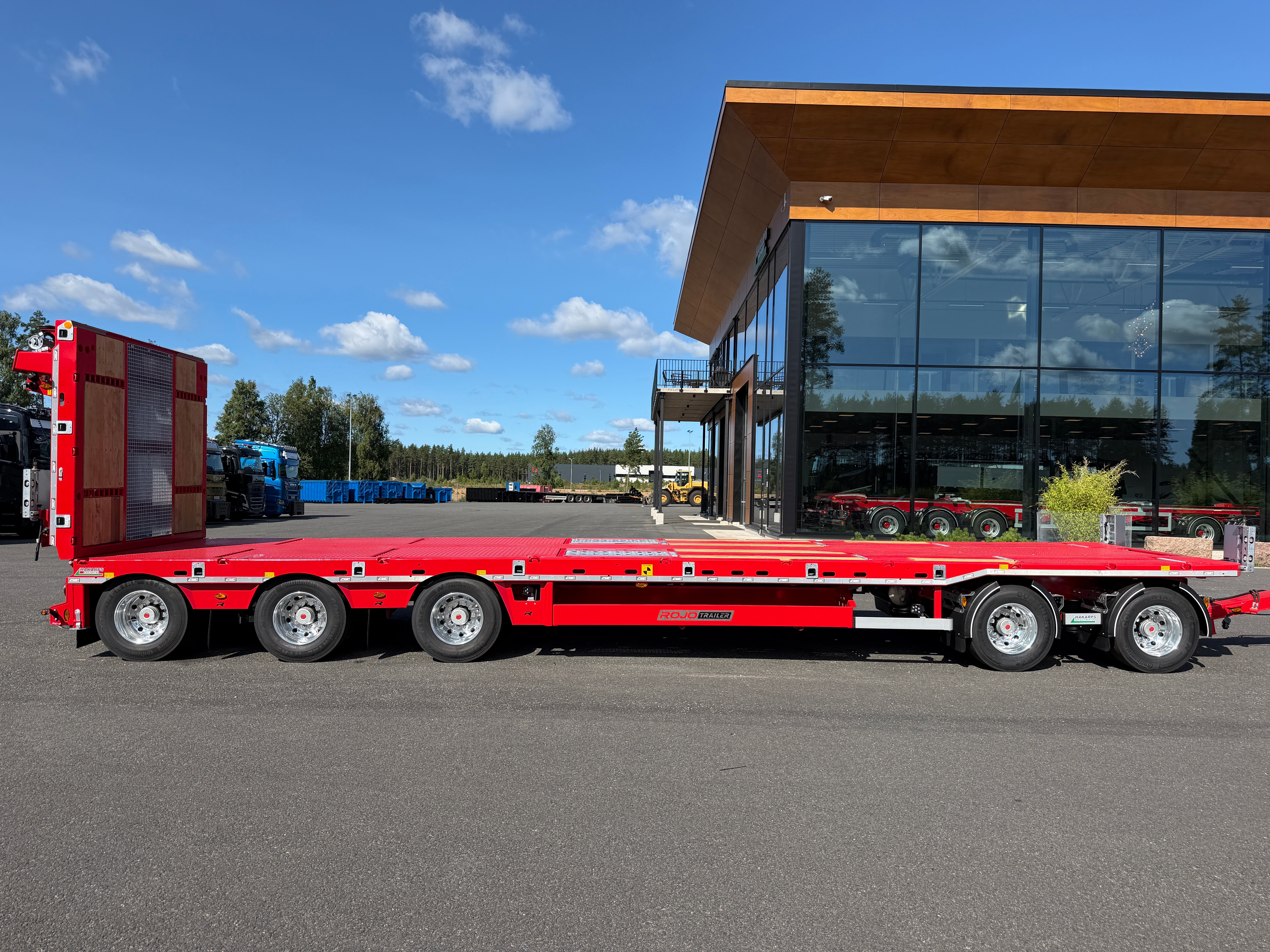 5 axlad 42 tons plan maskinvagn med uppvikbar ramp