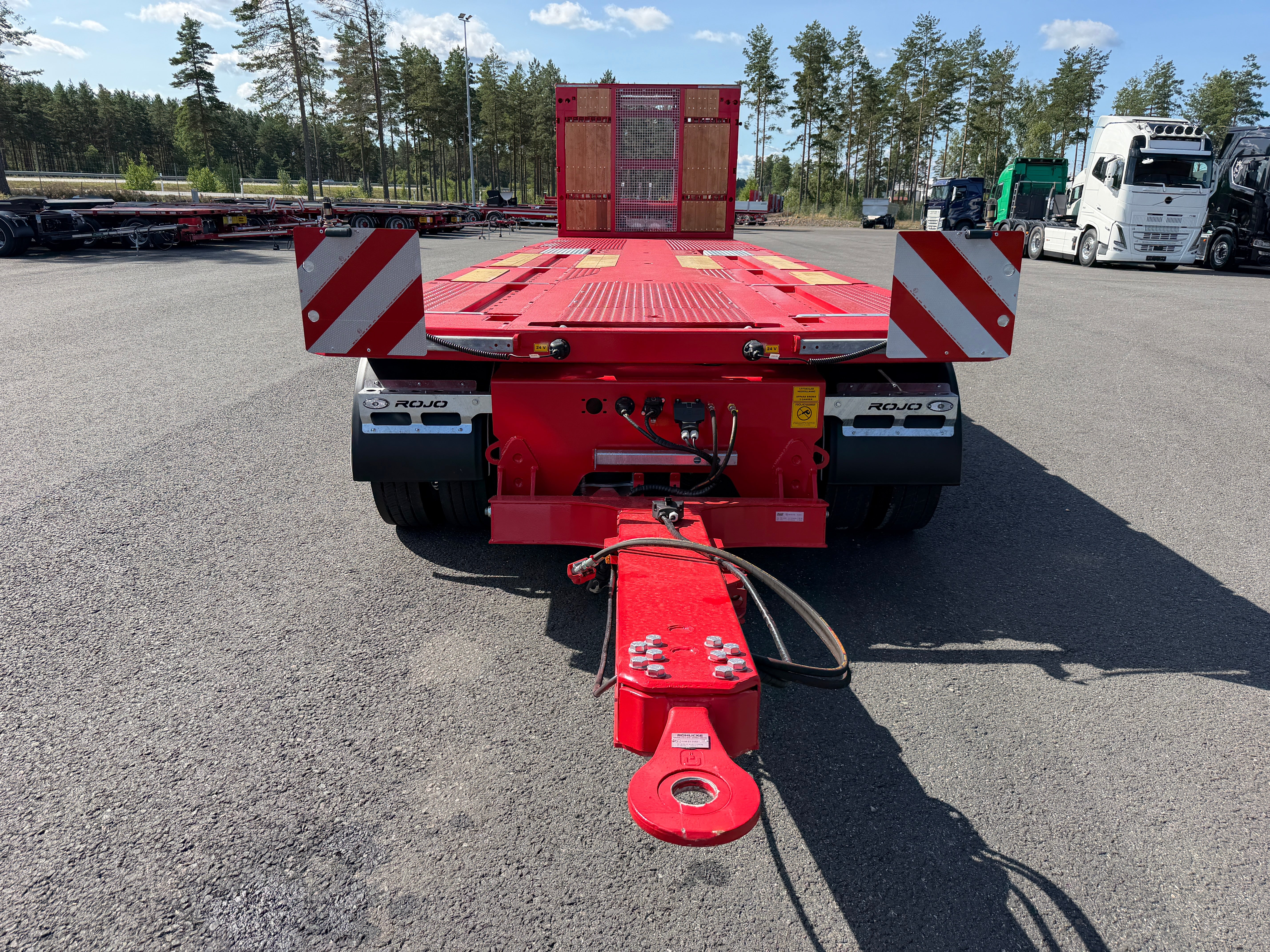 5 axlad 42 tons plan maskinvagn med uppvikbar ramp