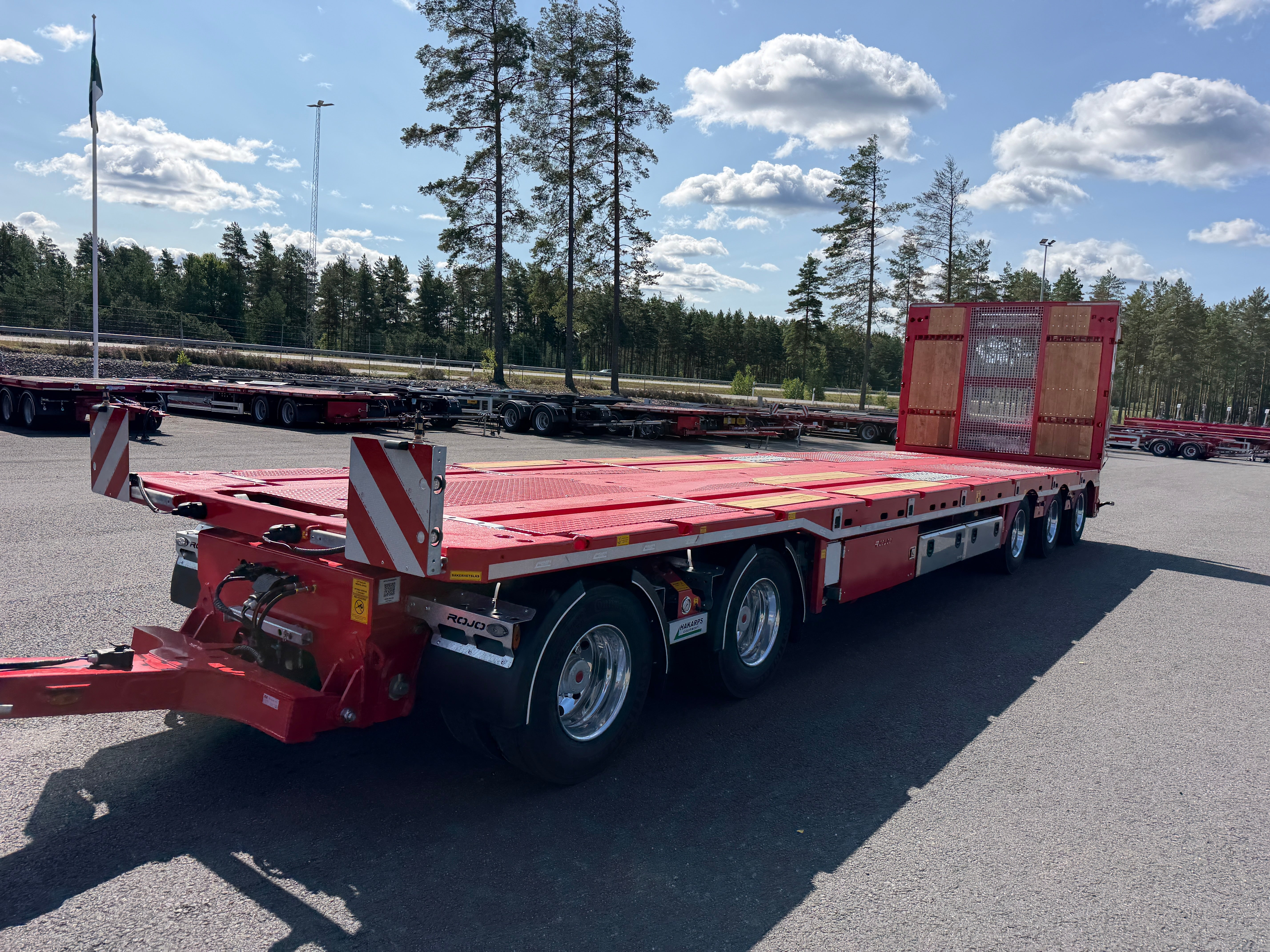 5 axlad 42 tons plan maskinvagn med uppvikbar ramp
