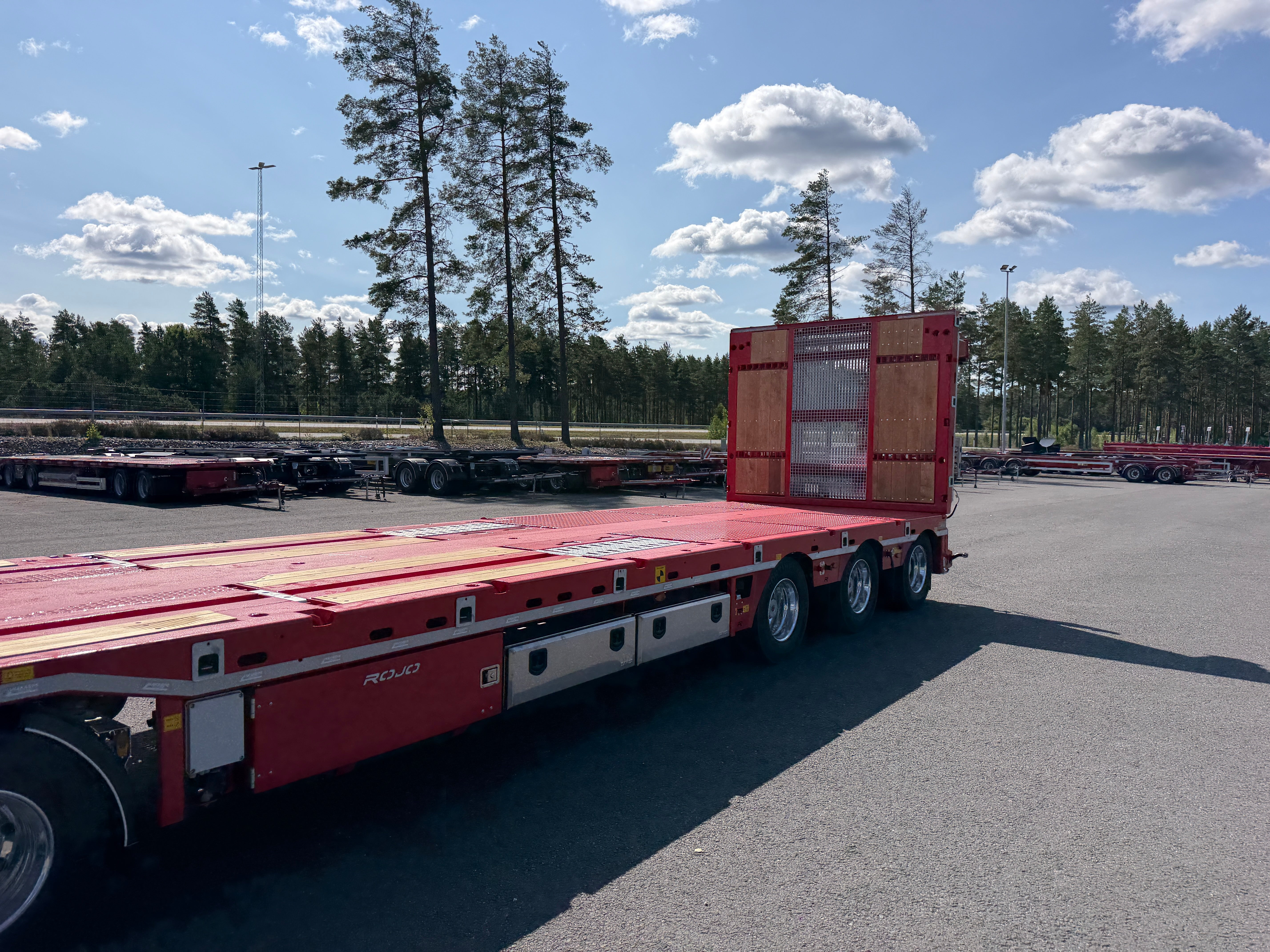 5 axlad 42 tons plan maskinvagn med uppvikbar ramp