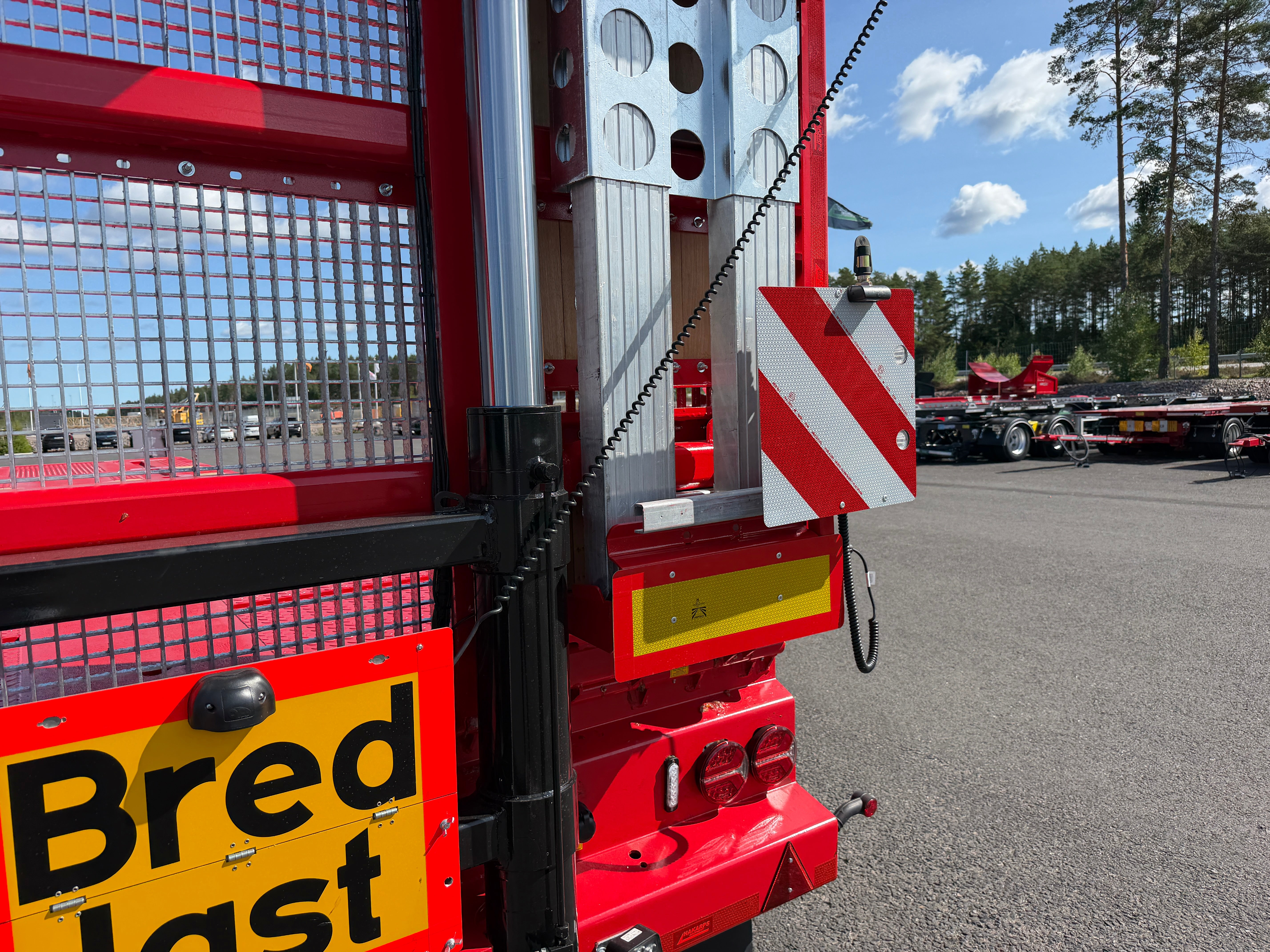 5 axlad 42 tons plan maskinvagn med uppvikbar ramp