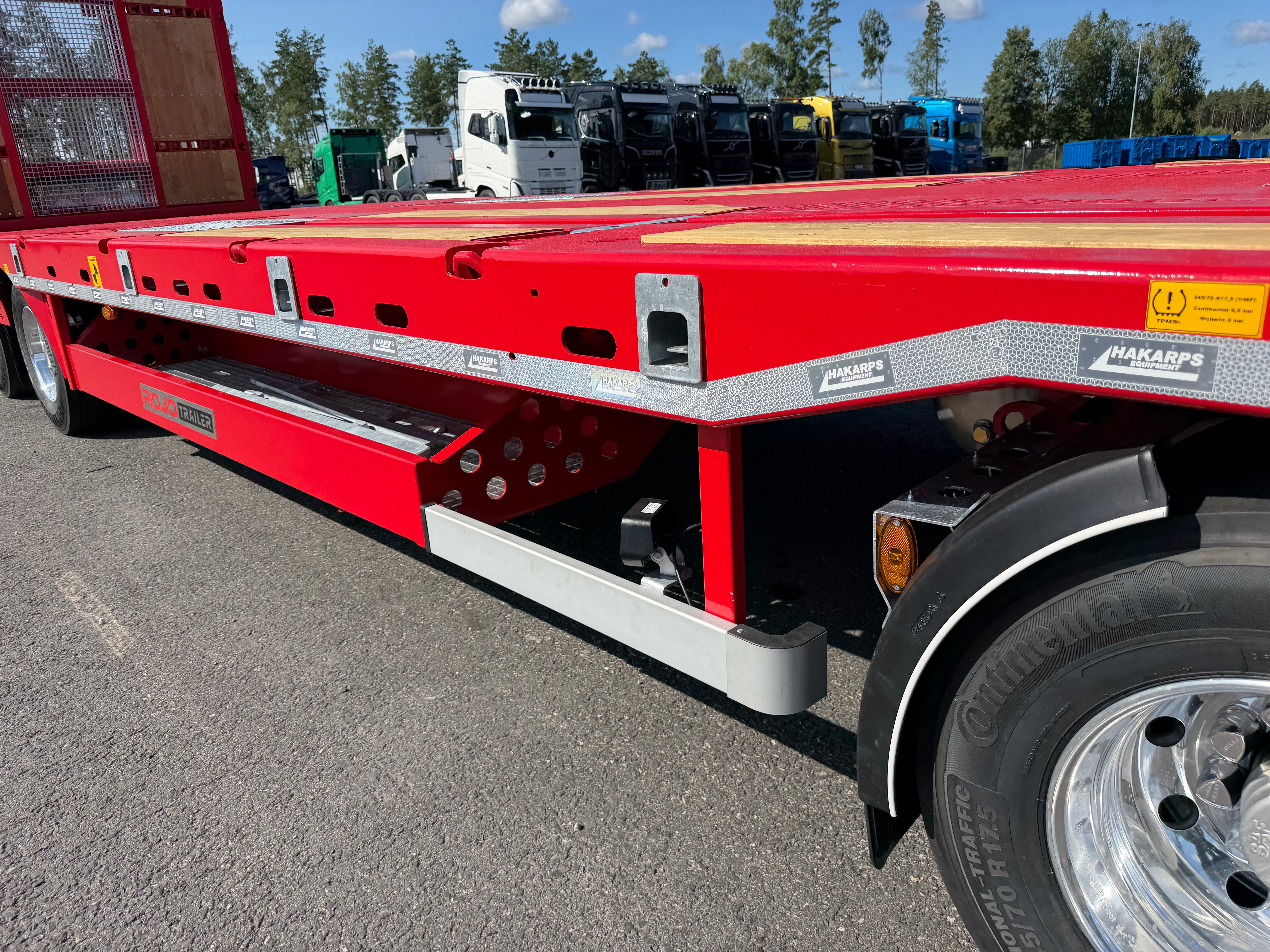 5 axlad 42 tons plan maskinvagn med uppvikbar ramp