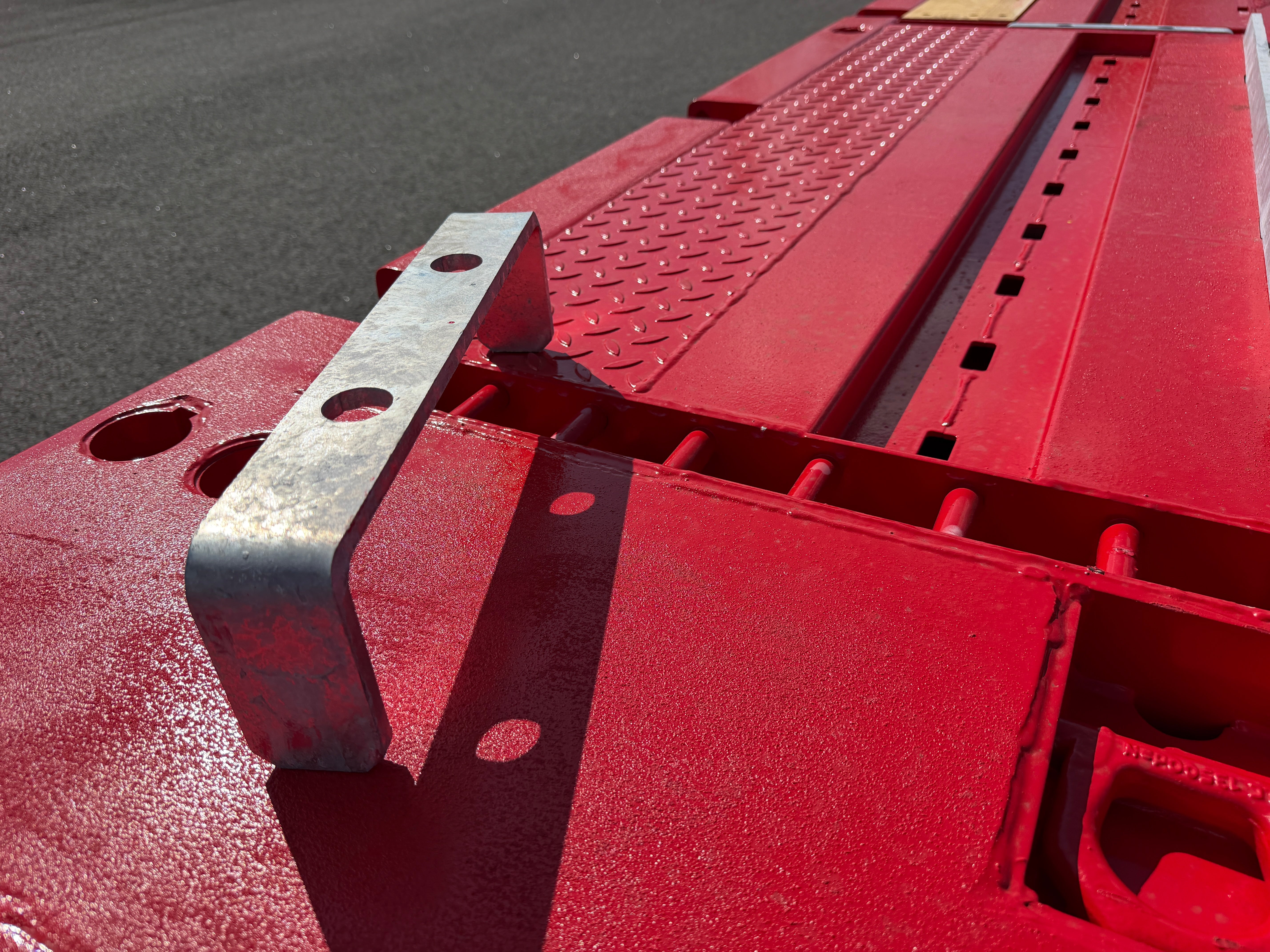 5 axlad 42 tons plan maskinvagn med uppvikbar ramp
