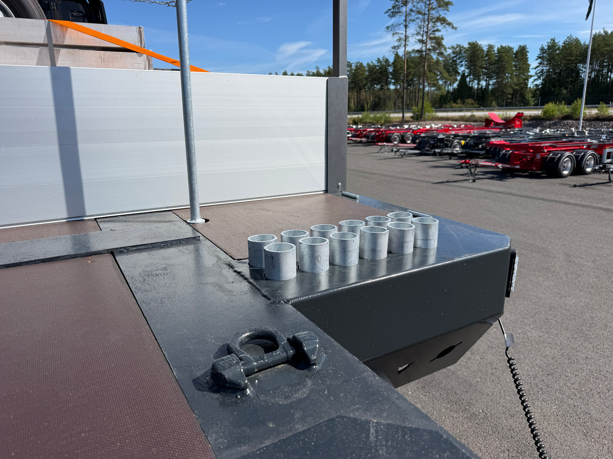 4 axlad ROJO maskintrailer avbröstningsbar svanhals med trumbon