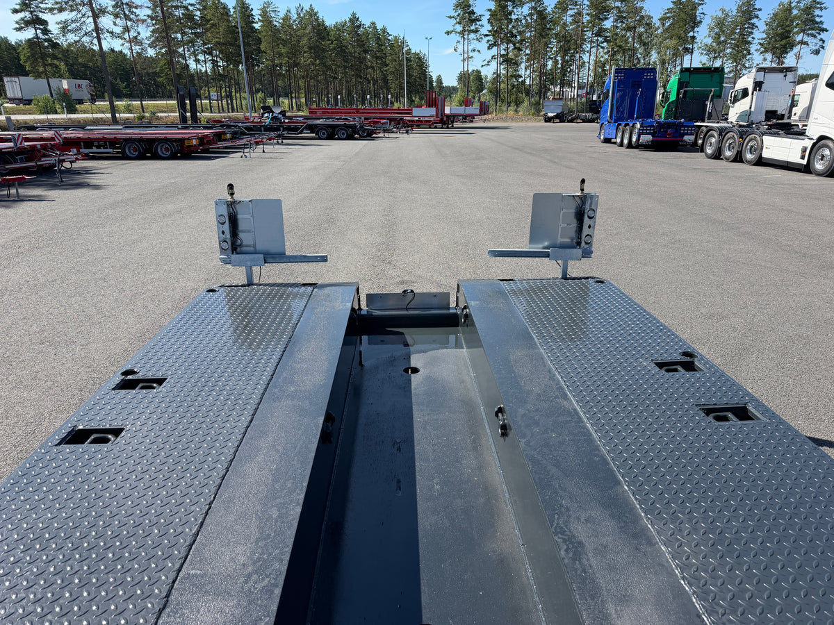 4 axlad ROJO maskintrailer avbröstningsbar svanhals med trumbon