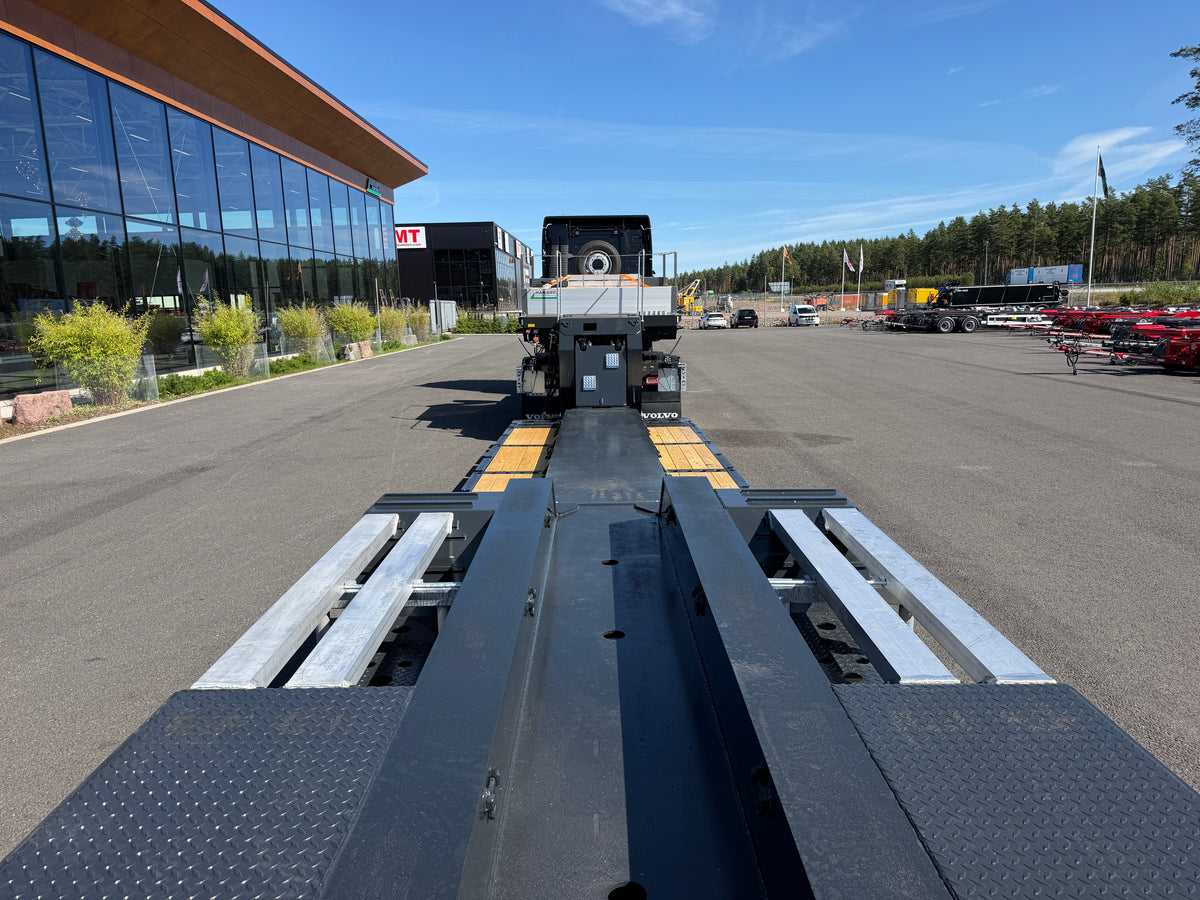 4 axlad ROJO maskintrailer avbröstningsbar svanhals med trumbon