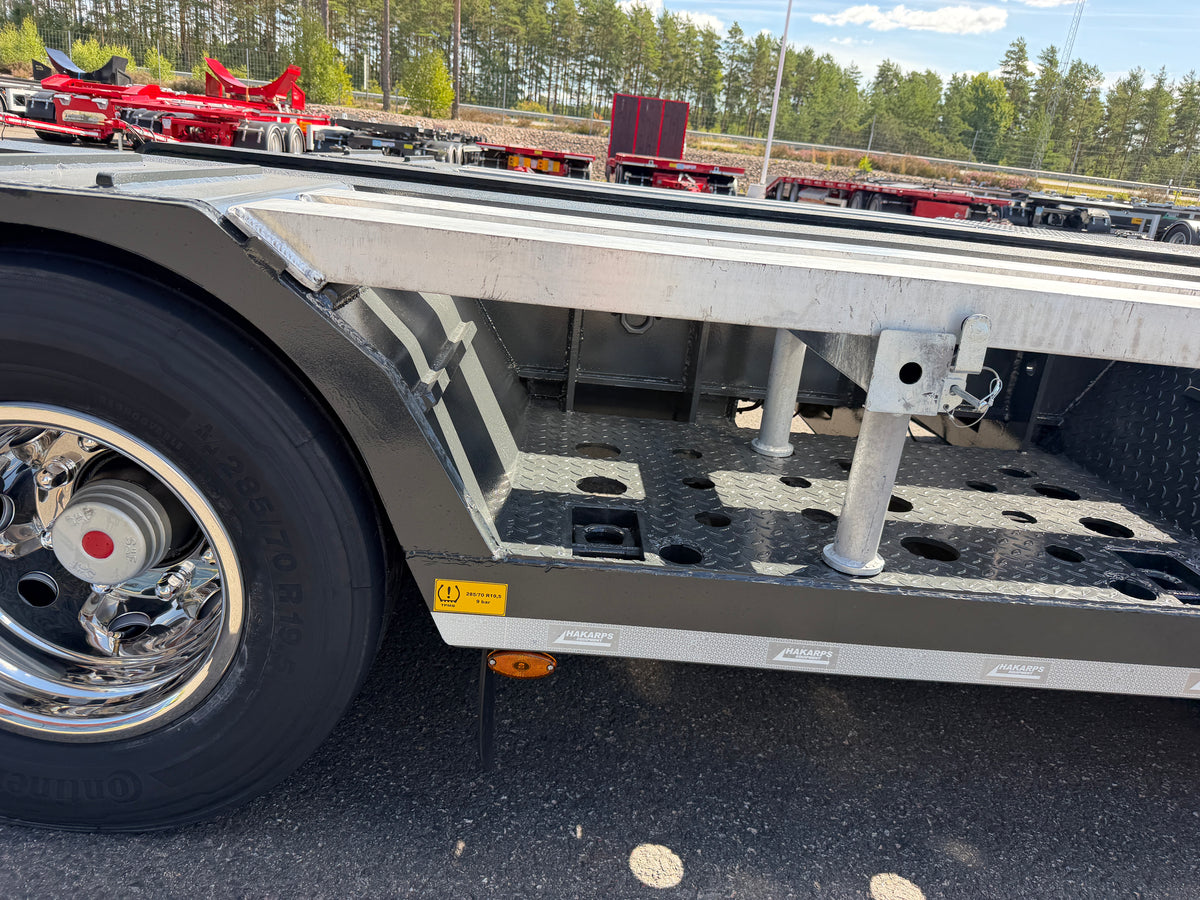 4 axlad ROJO maskintrailer avbröstningsbar svanhals med trumbon