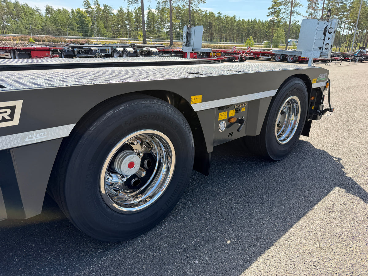 4 axlad ROJO maskintrailer avbröstningsbar svanhals med trumbon