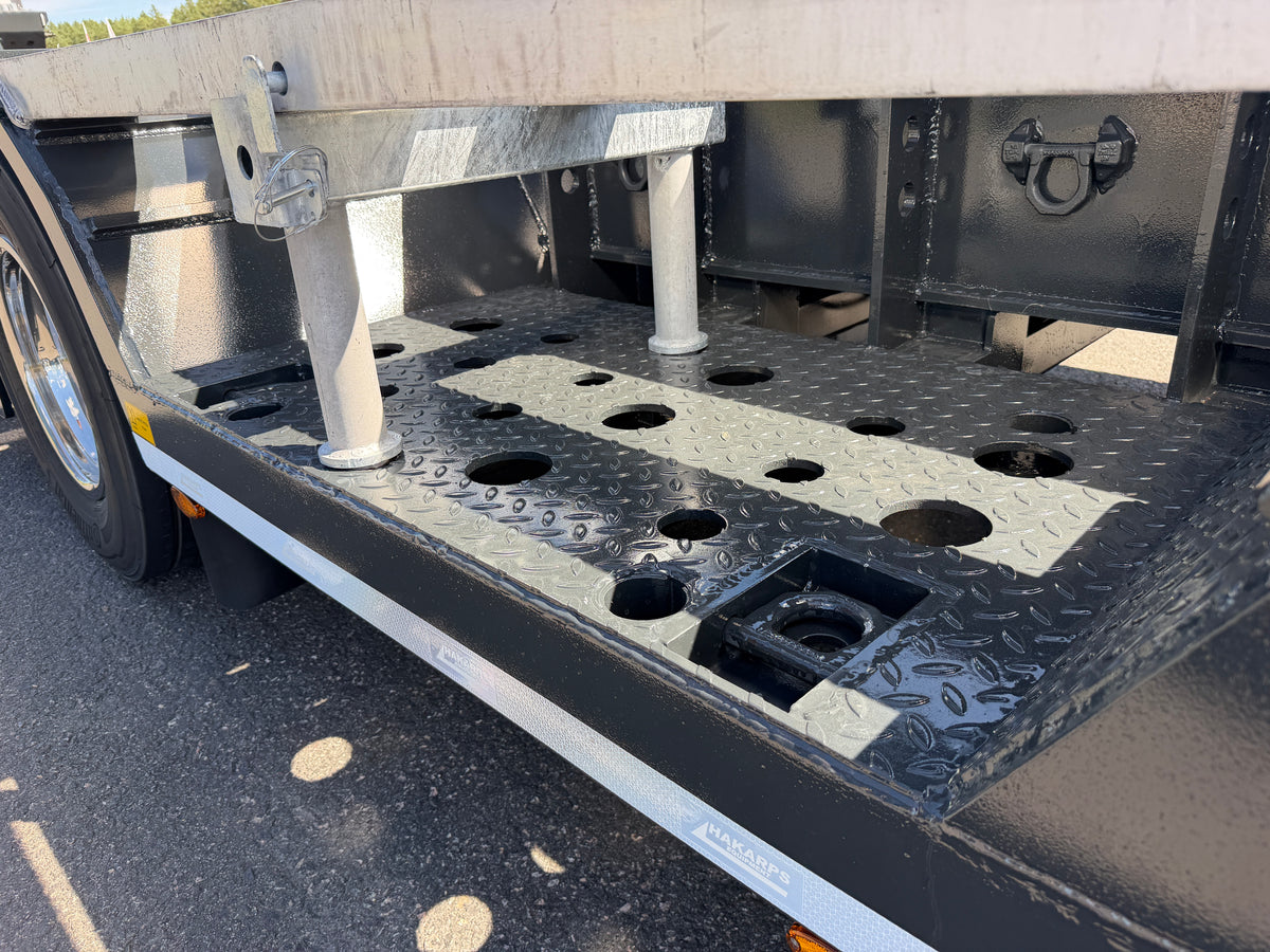 4 axlad ROJO maskintrailer avbröstningsbar svanhals med trumbon