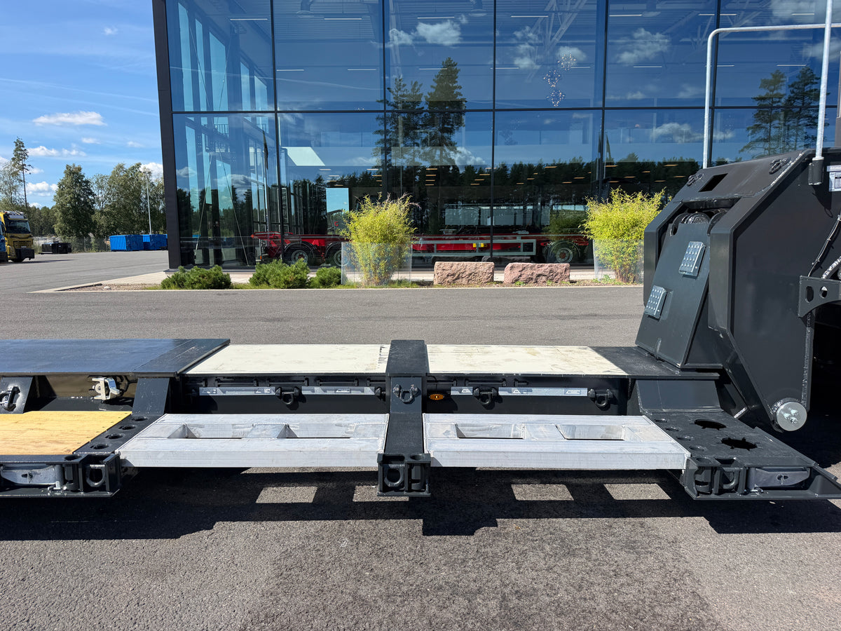 4 axlad ROJO maskintrailer avbröstningsbar svanhals med trumbon