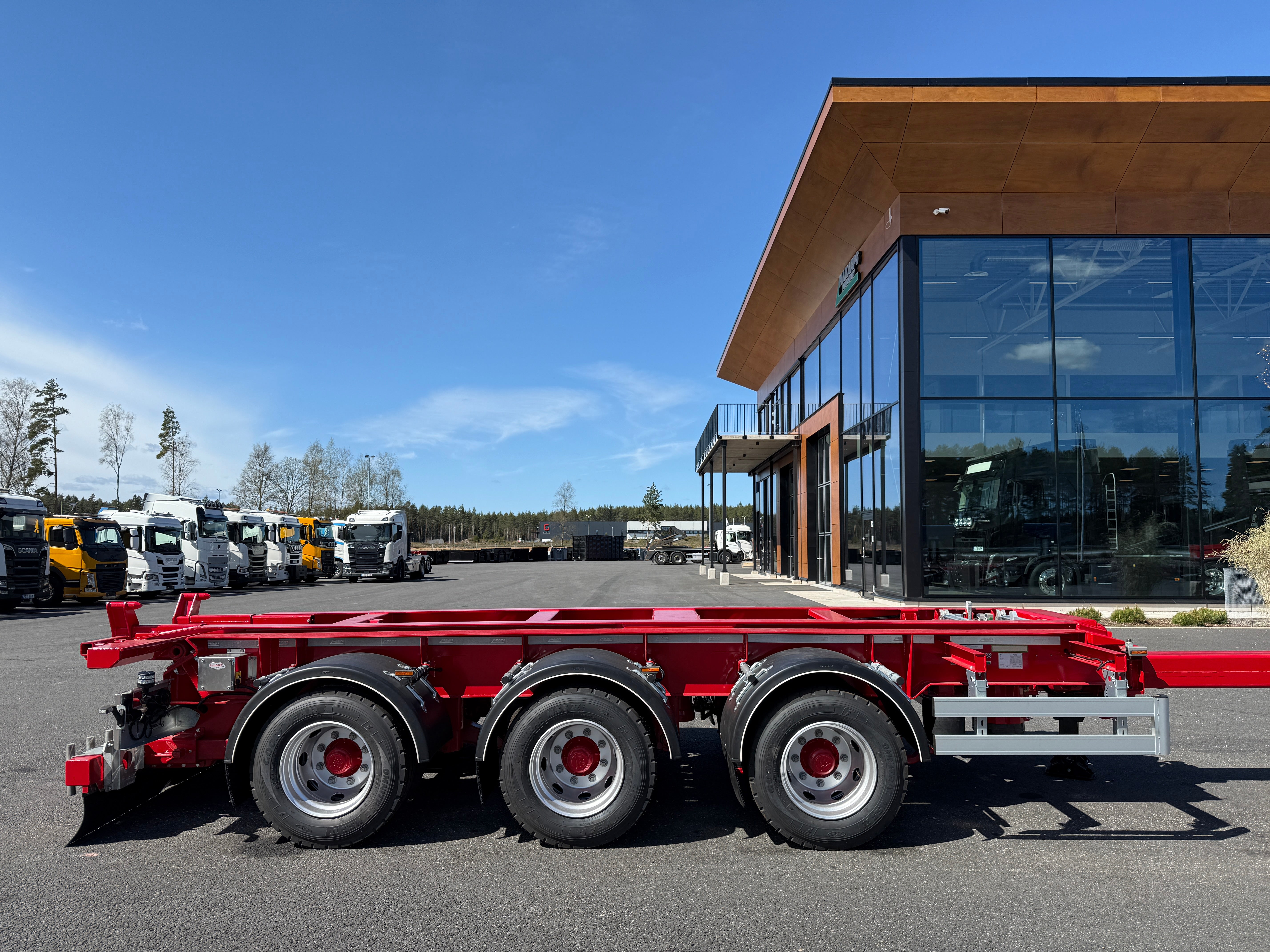 3 axlad 24 tons lastväxlarkärra dubbelhjul och tipp