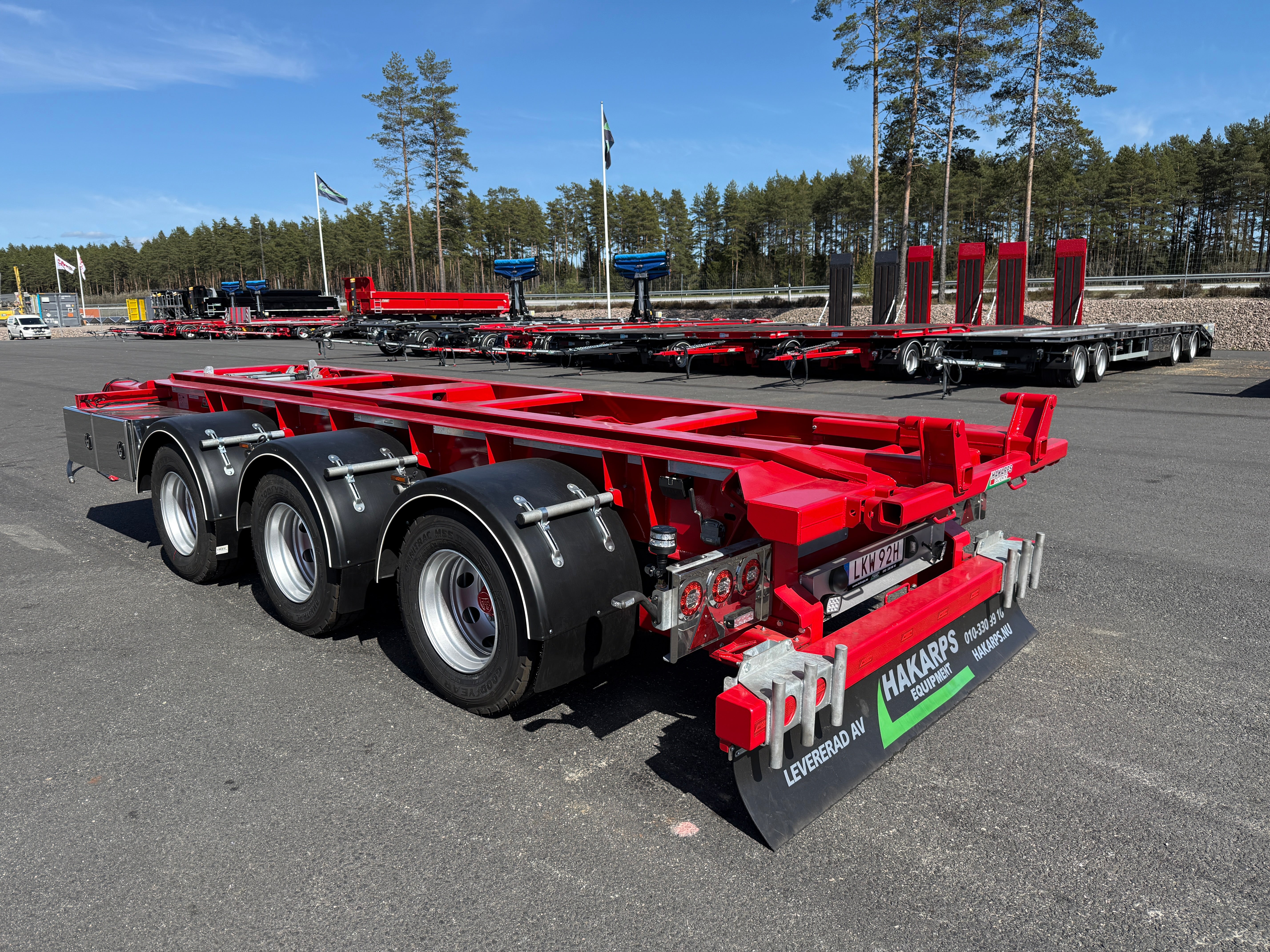 3 axlad 24 tons lastväxlarkärra dubbelhjul och tipp