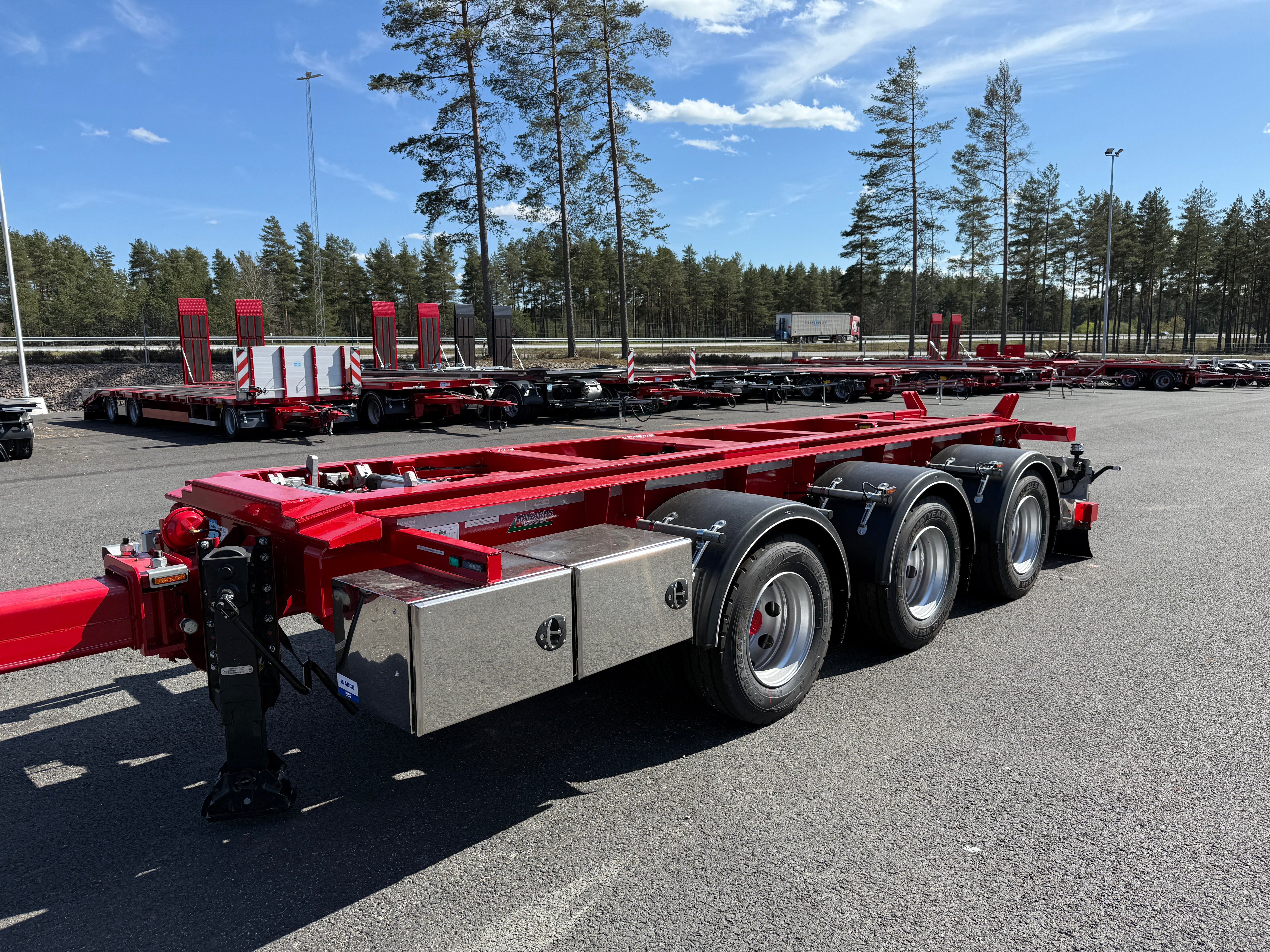 3 axlad 24 tons lastväxlarkärra dubbelhjul och tipp
