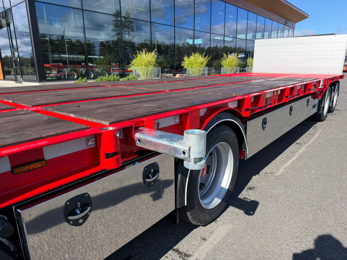4 axlad 38 tons bodvagn 920mm hög, 10.500mm flakyta