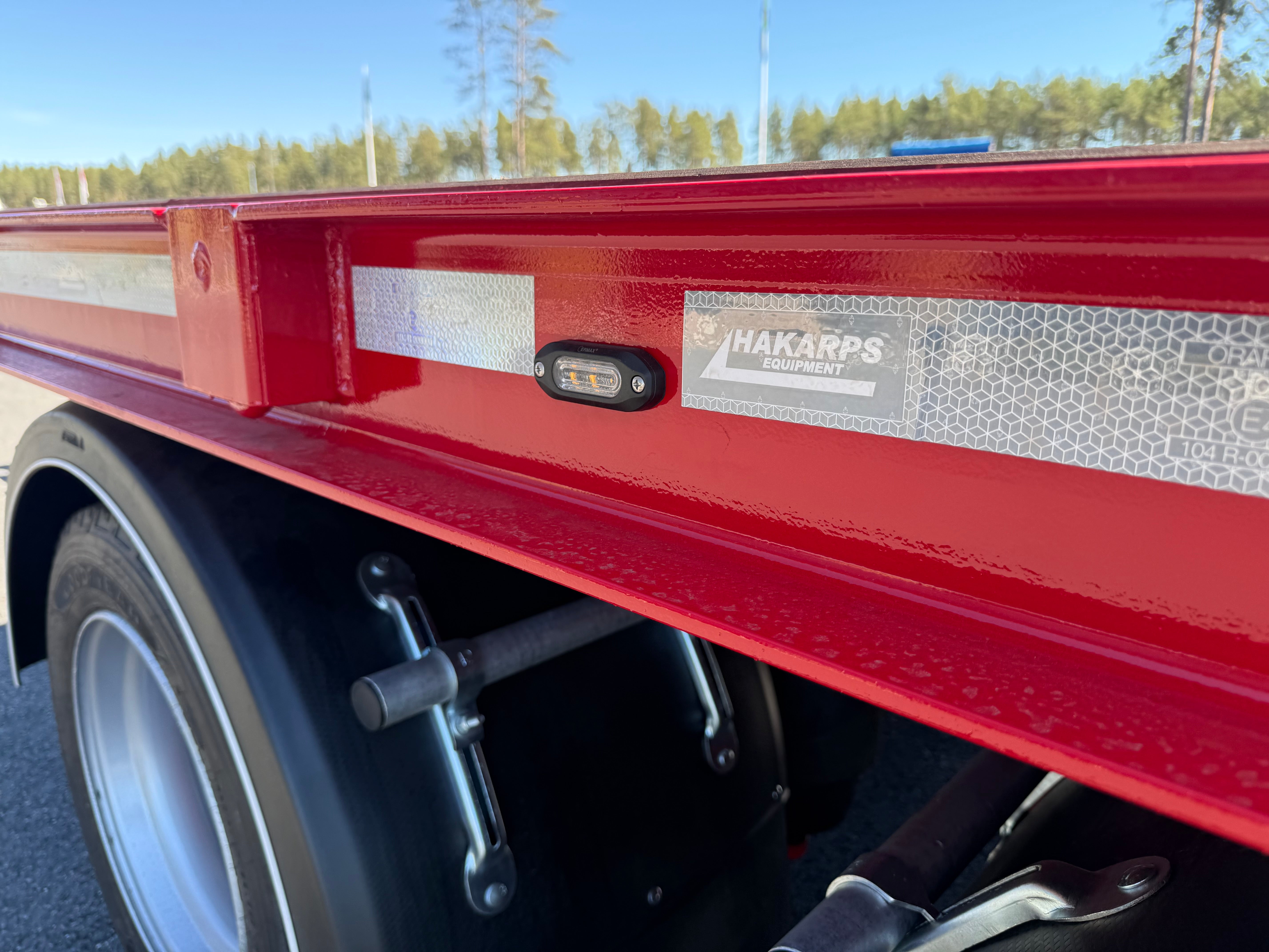 4 axlad 38 tons maskinvagn med hydrauliska ramper