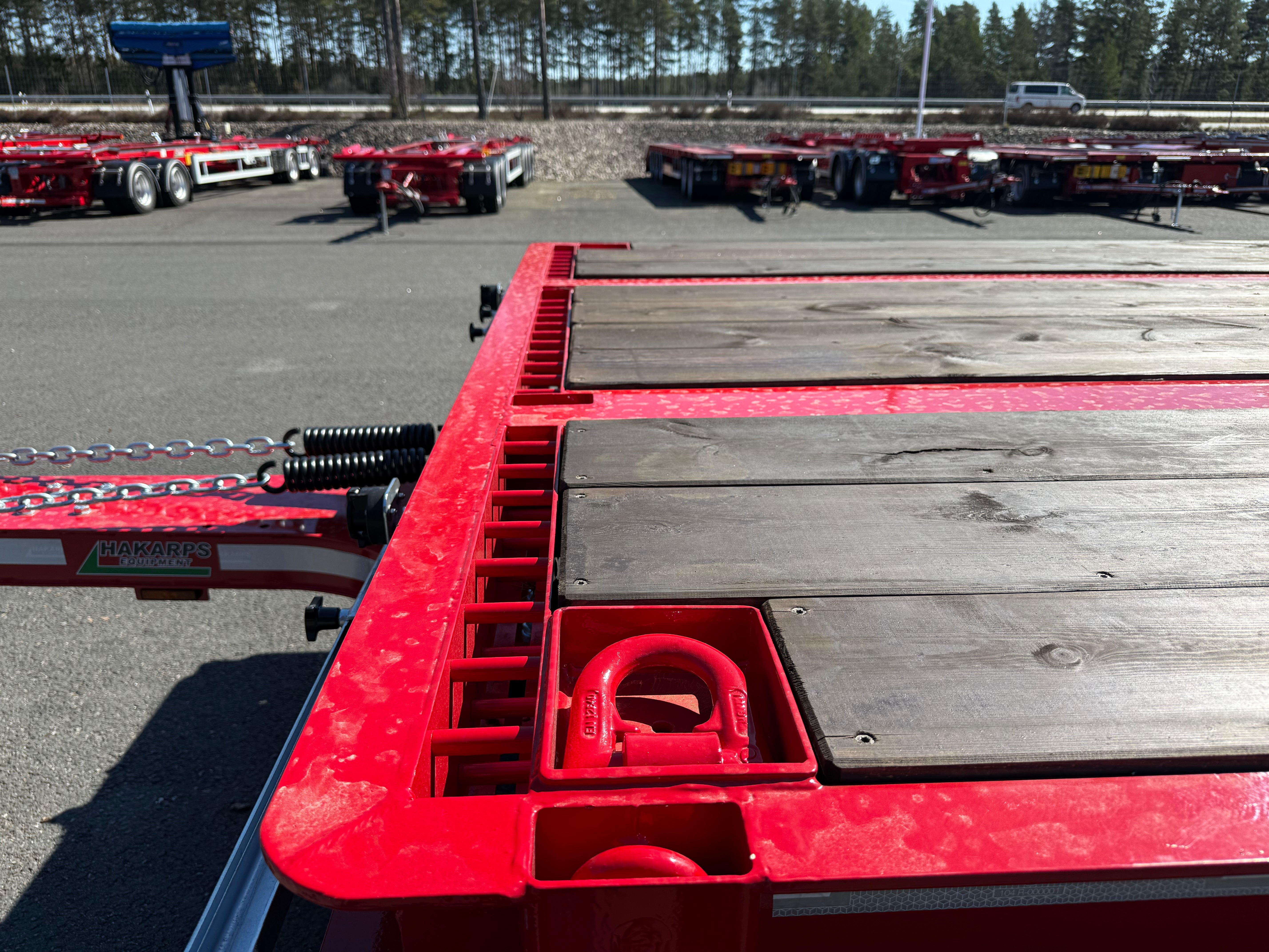 4 axlad 38 tons maskinvagn med hydrauliska ramper