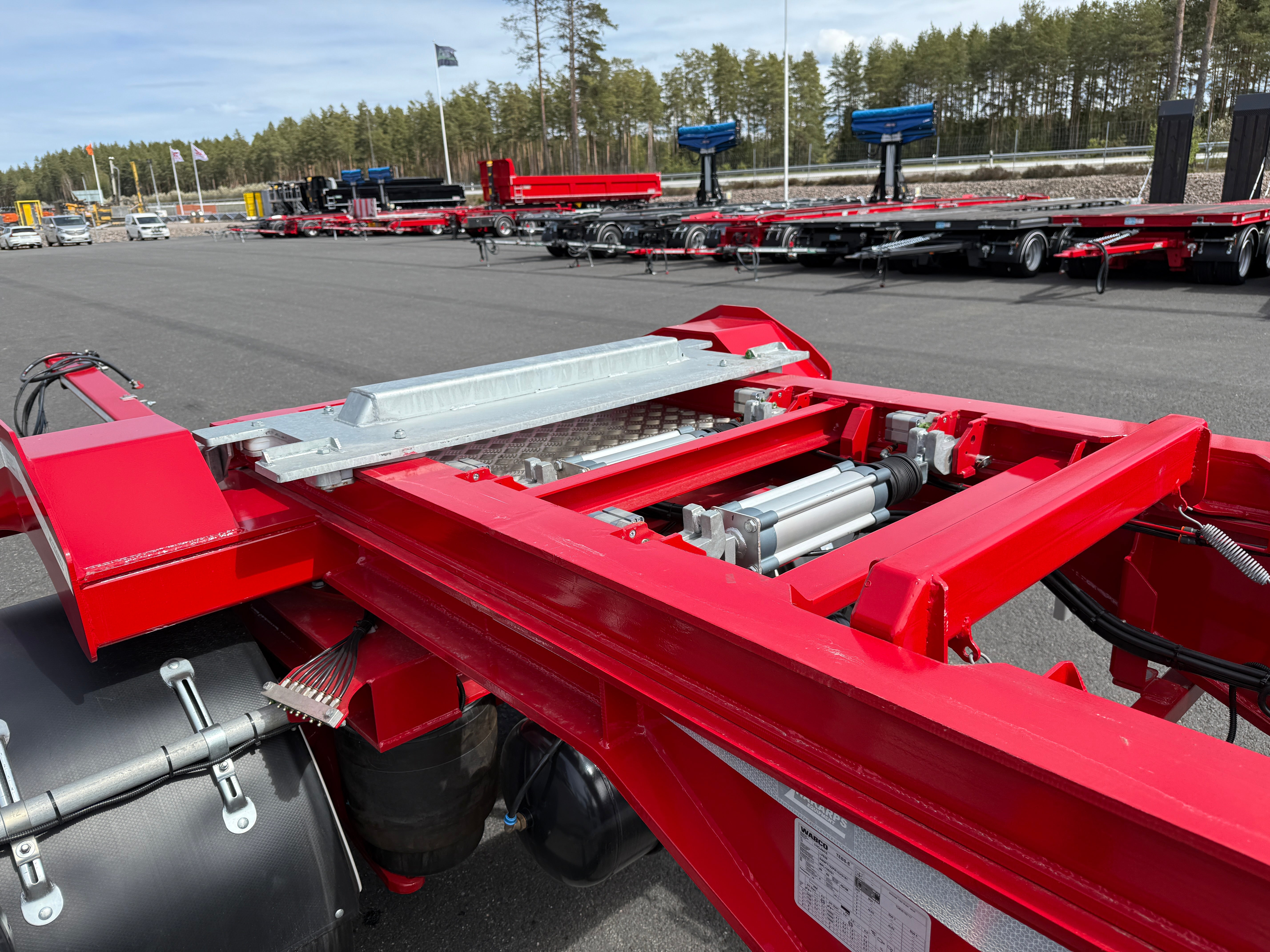 3 axlad 30 tons lastväxlarvagn med tipp och glider