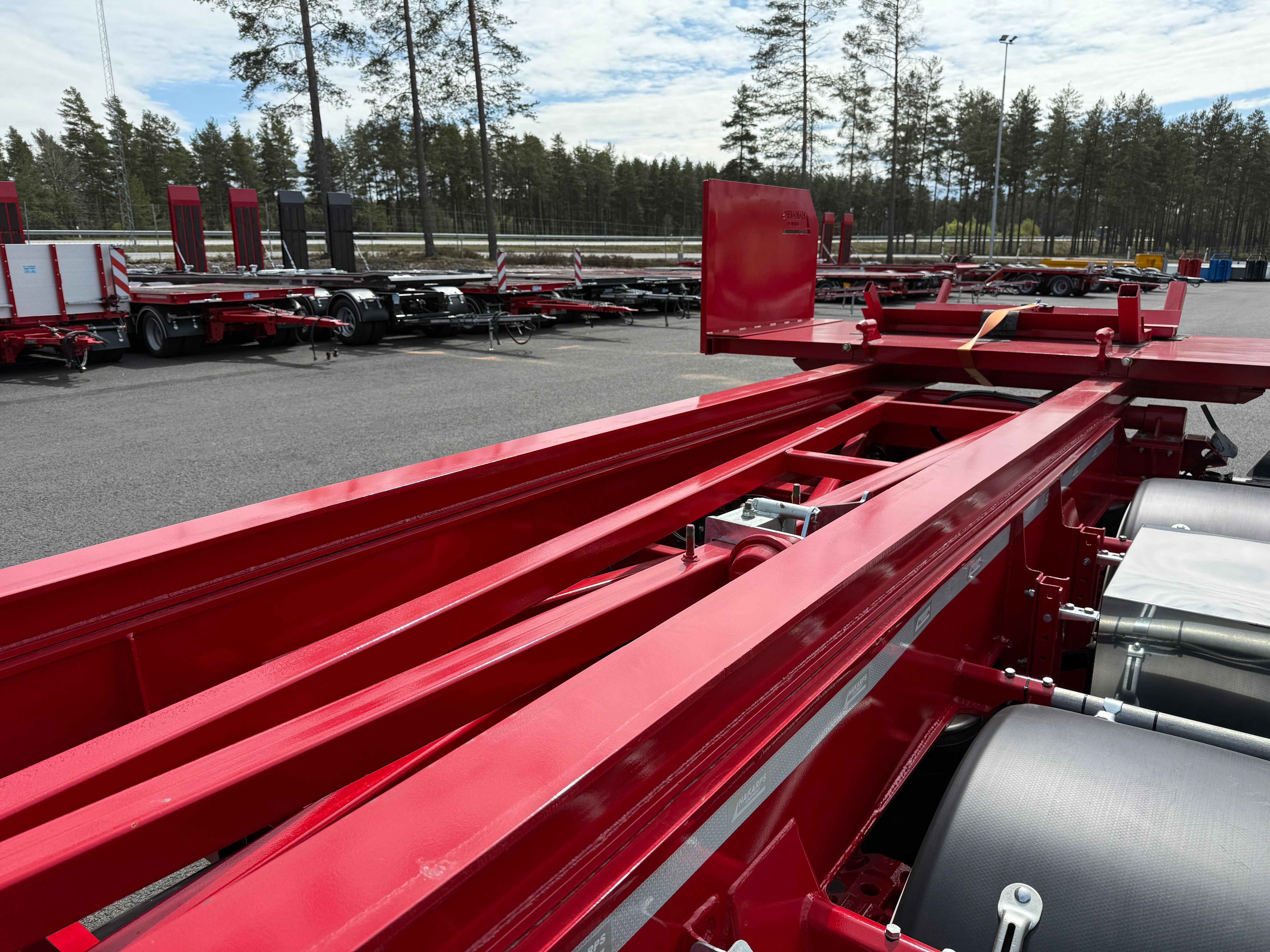 3 axlad 30 tons lastväxlarvagn med tipp och glider