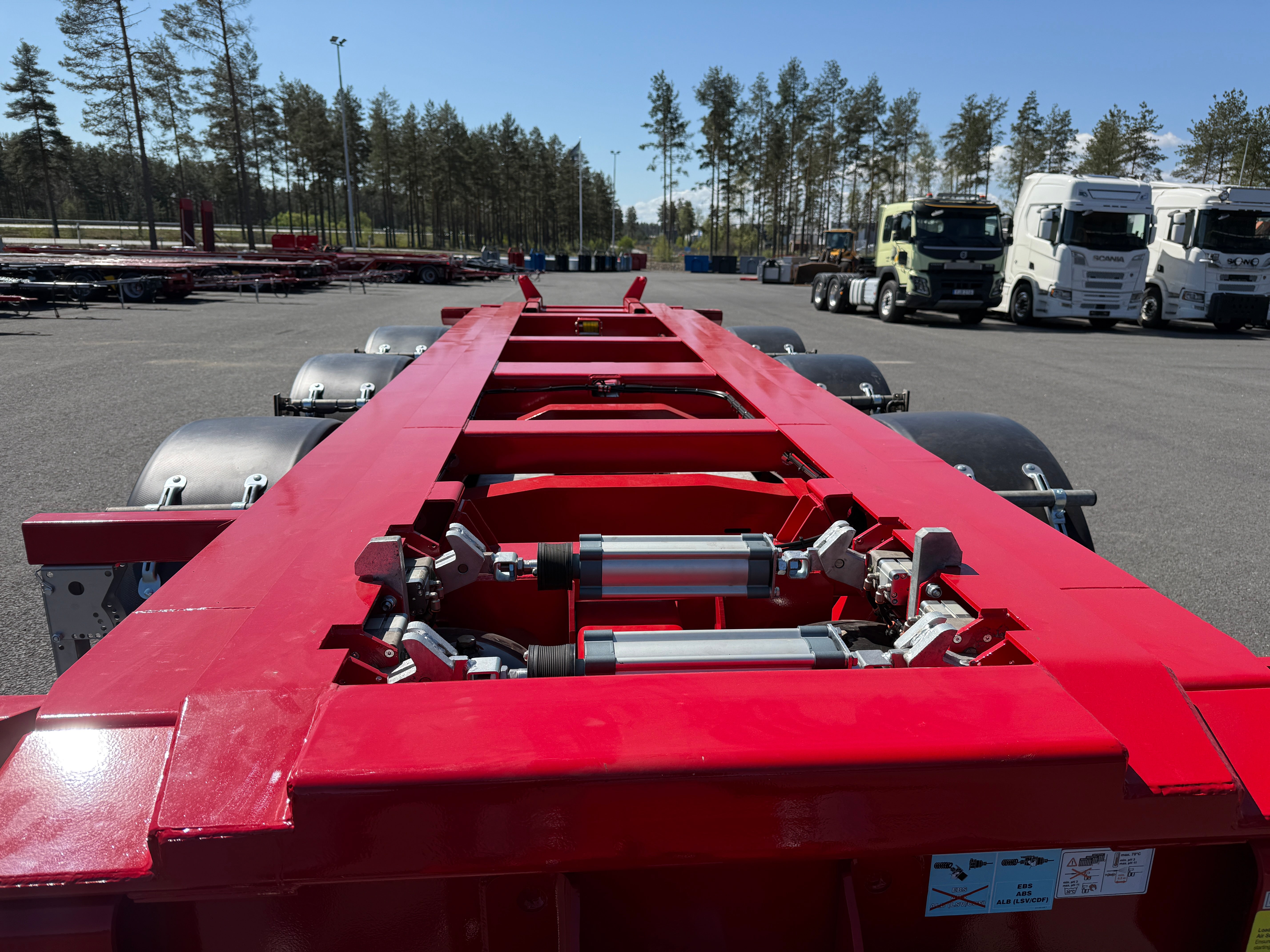 3 axlad 24 tons lastväxlarkärra singelhjul och tipp