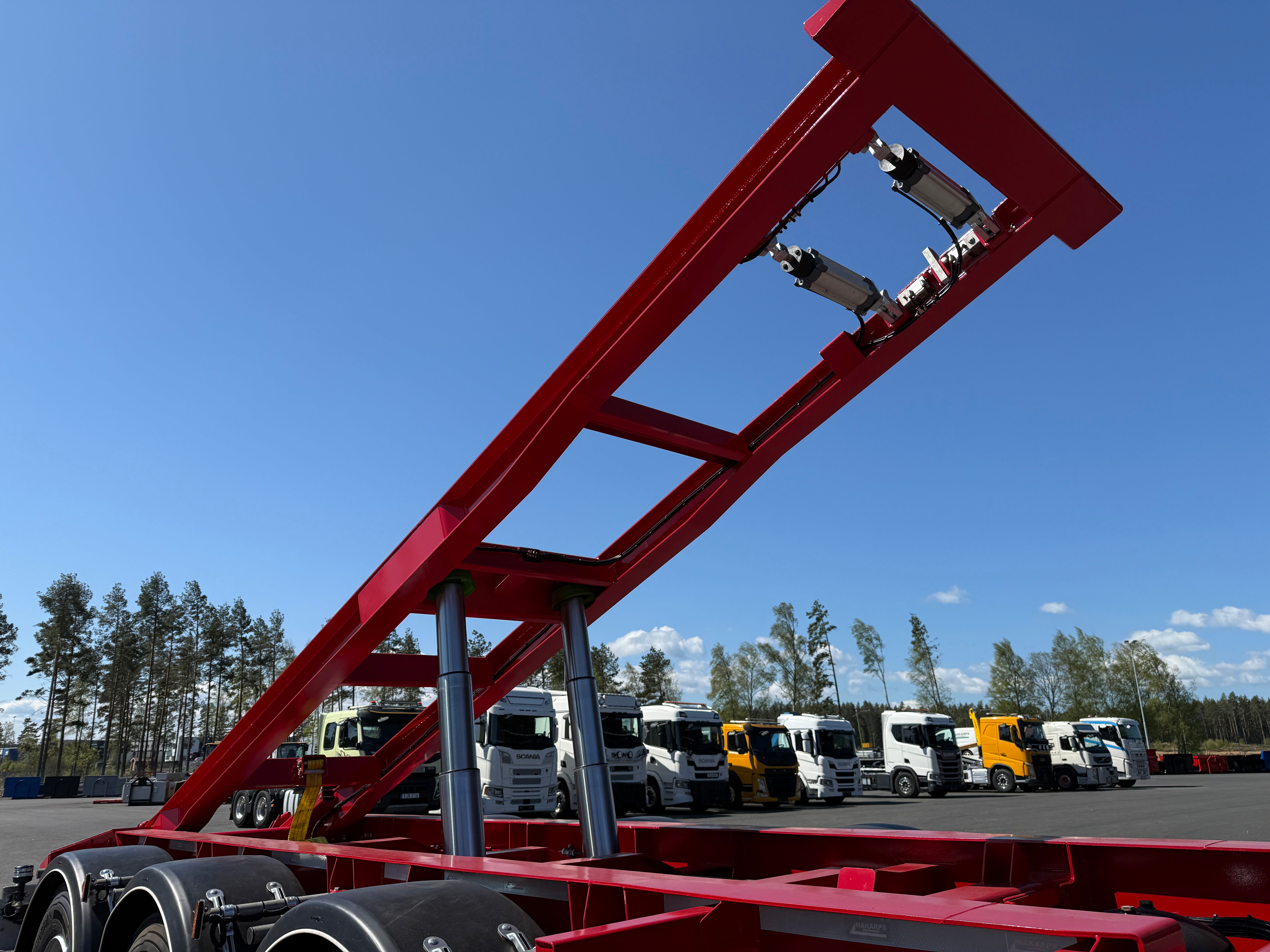 3 axlad 24 tons lastväxlarkärra singelhjul och tipp