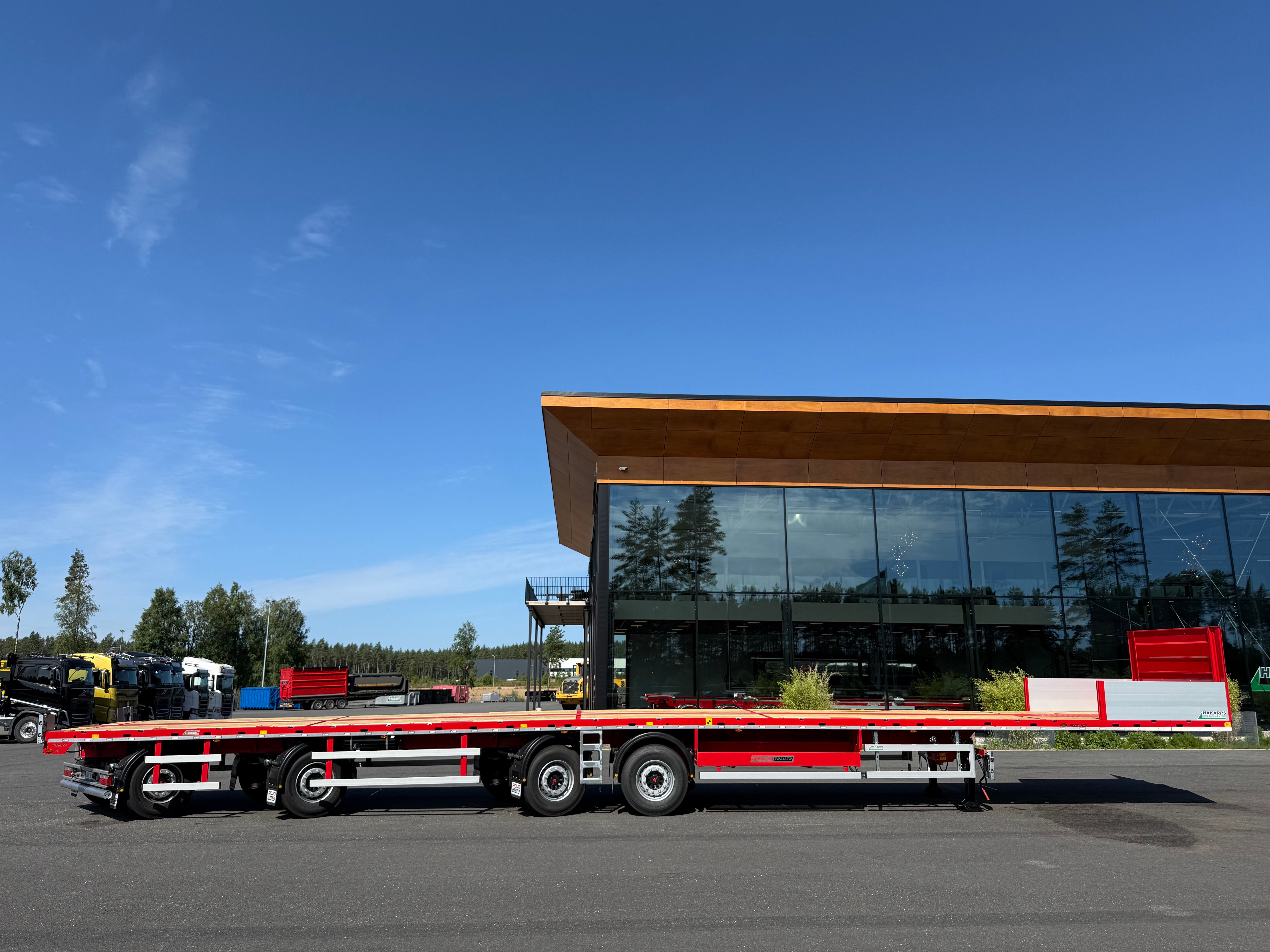 Hakarps - ROJO 4 axlad 18,5m rak trailer, styrning axl 2,3,4