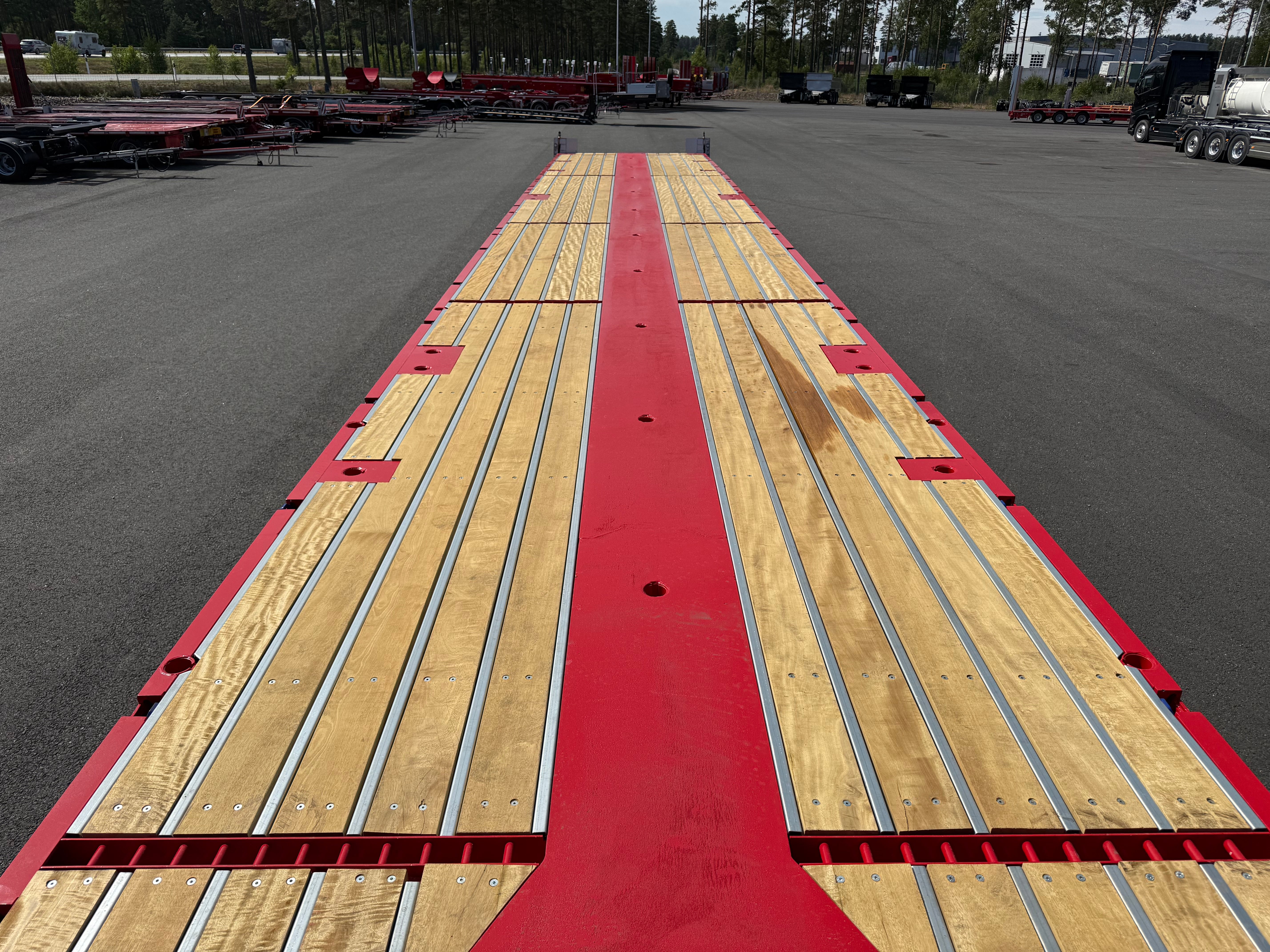 Hakarps - ROJO 4 axlad 18,5m rak trailer, styrning axl 2,3,4