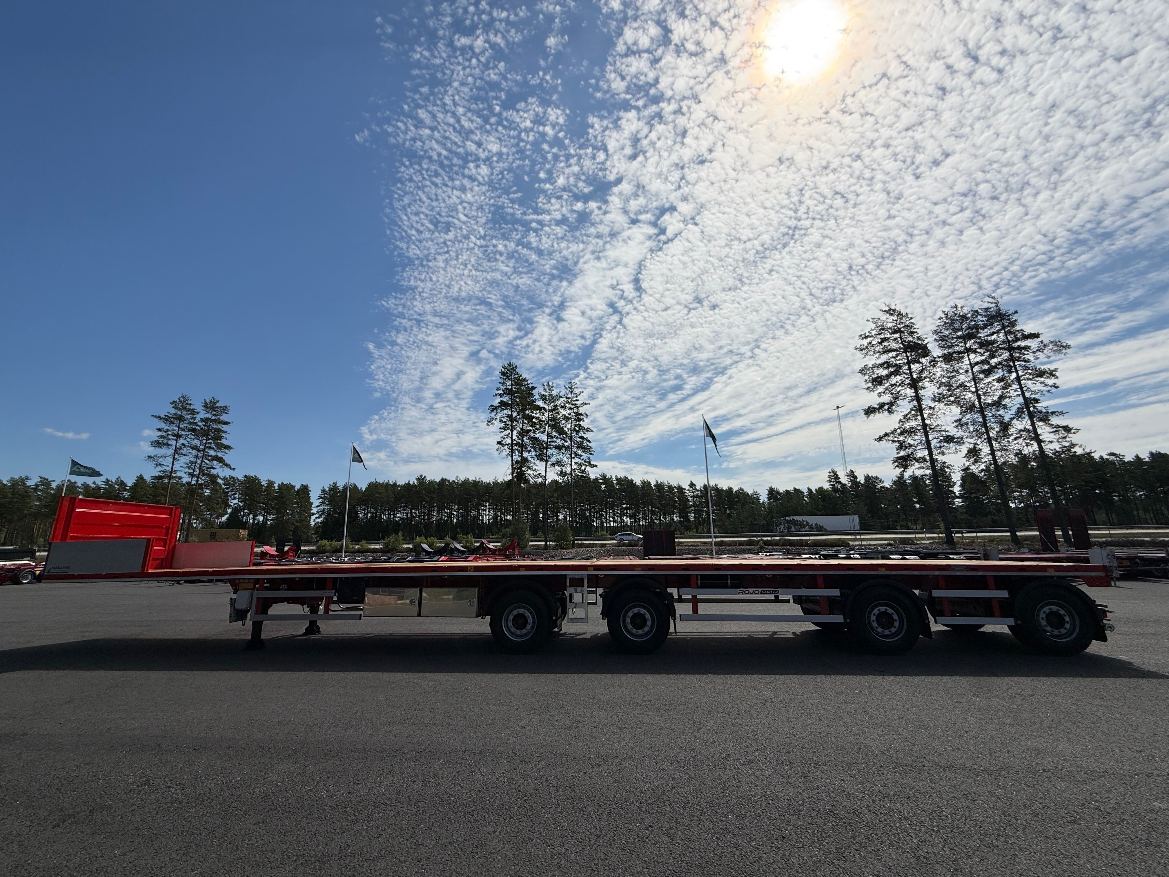Hakarps - ROJO 4 axlad 18,5m rak trailer, styrning axl 2,3,4