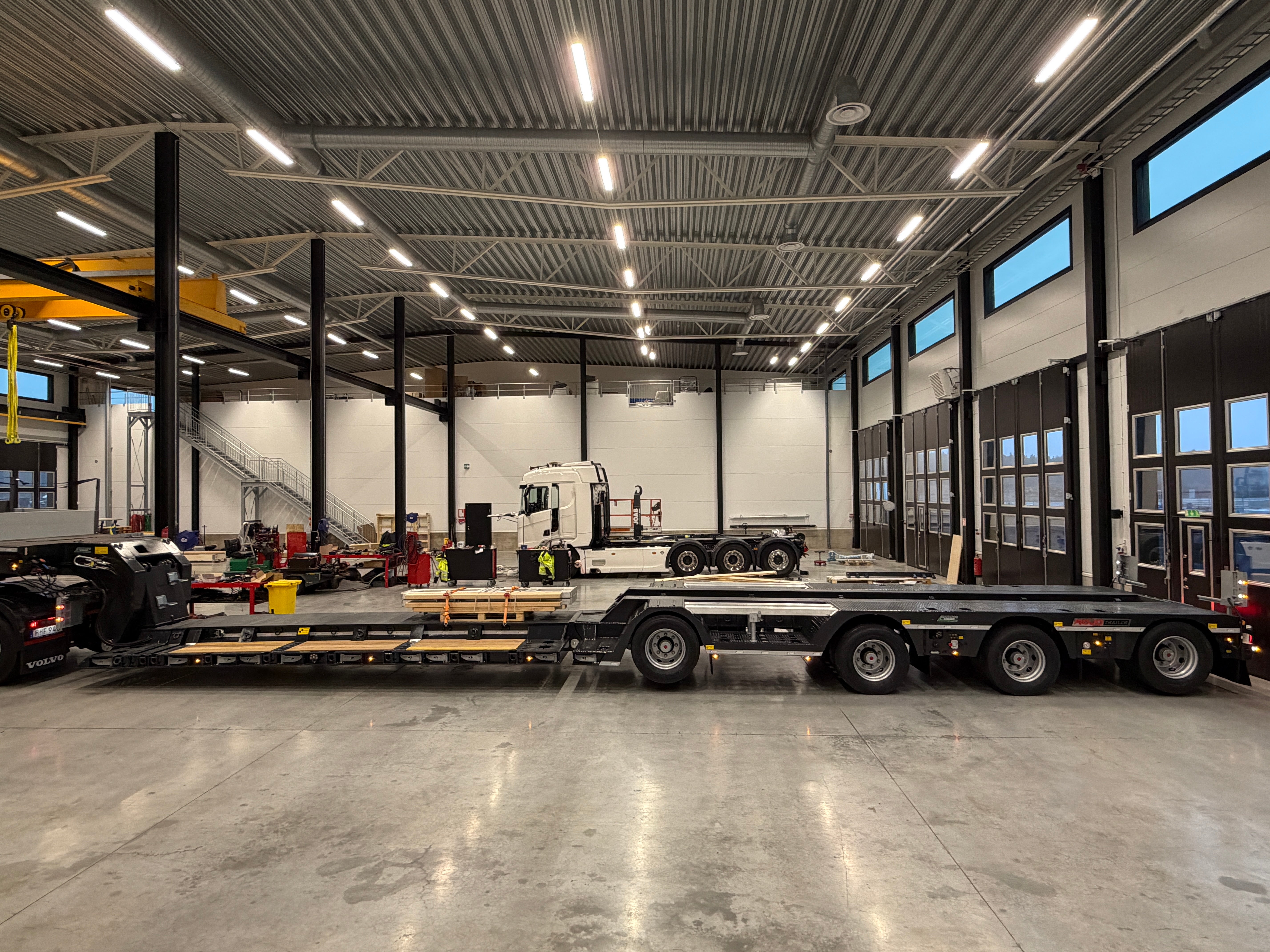 4 axlad ROJO maskintrailer avbröstningsbar svanhals med trumbon
