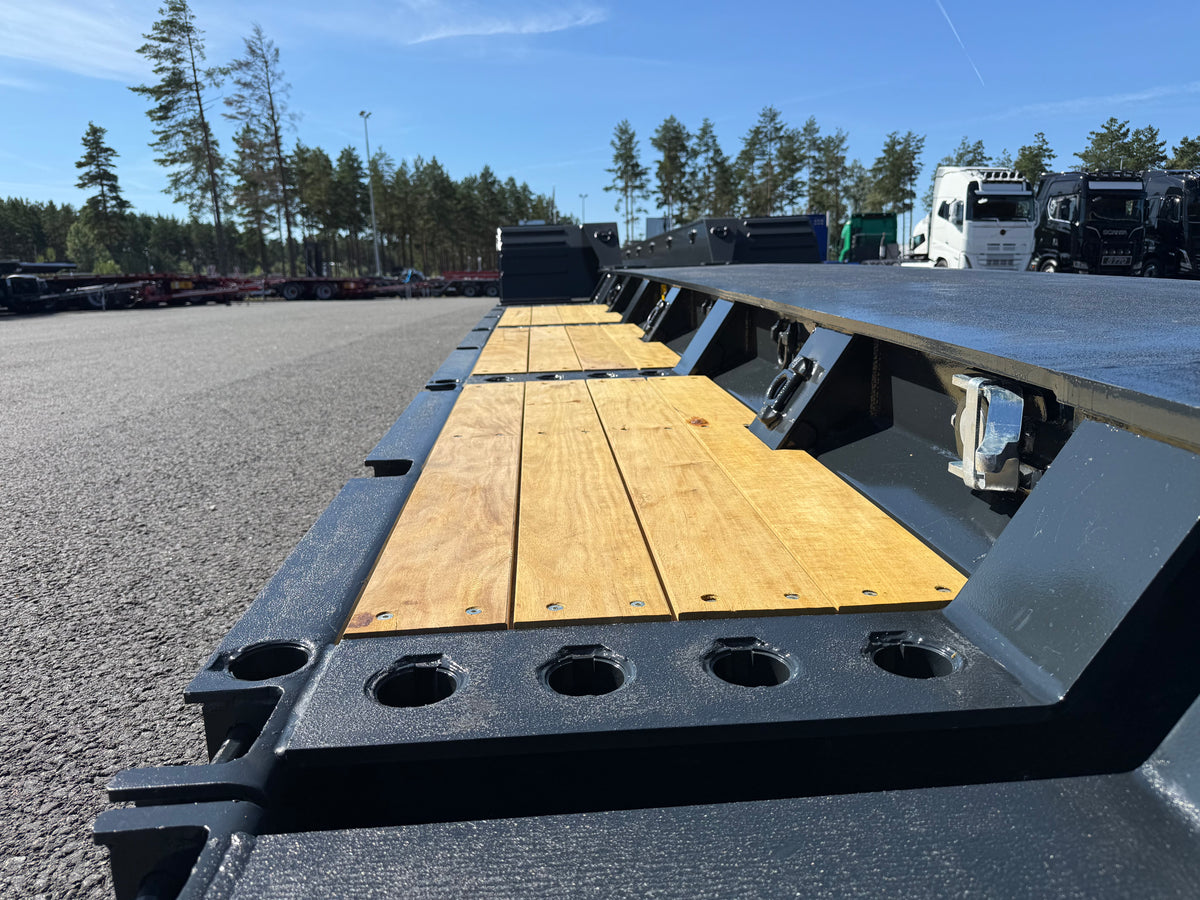 4 axlad ROJO maskintrailer avbröstningsbar svanhals med trumbon