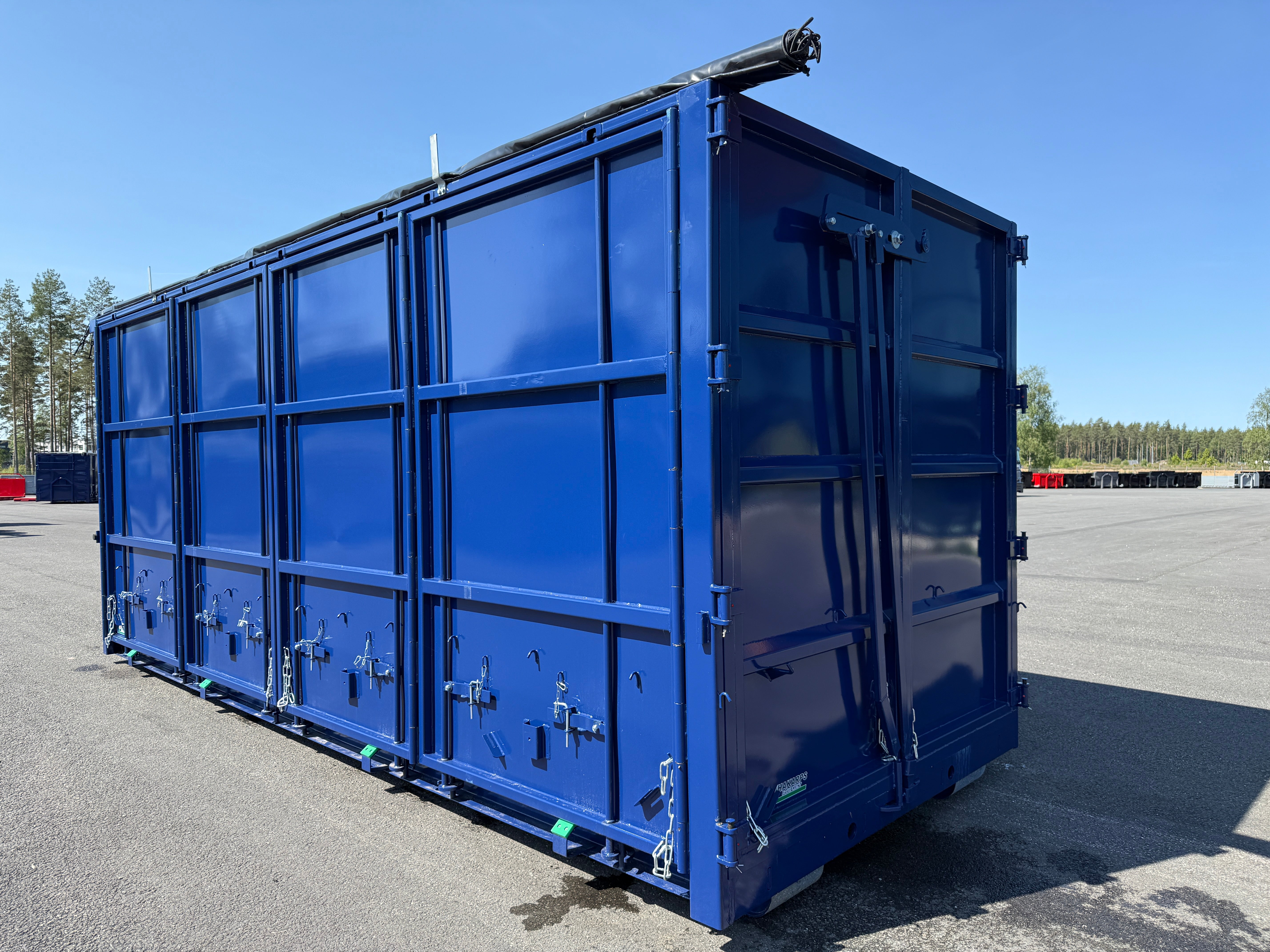 40m3 container med öppningsbar sida + kapell