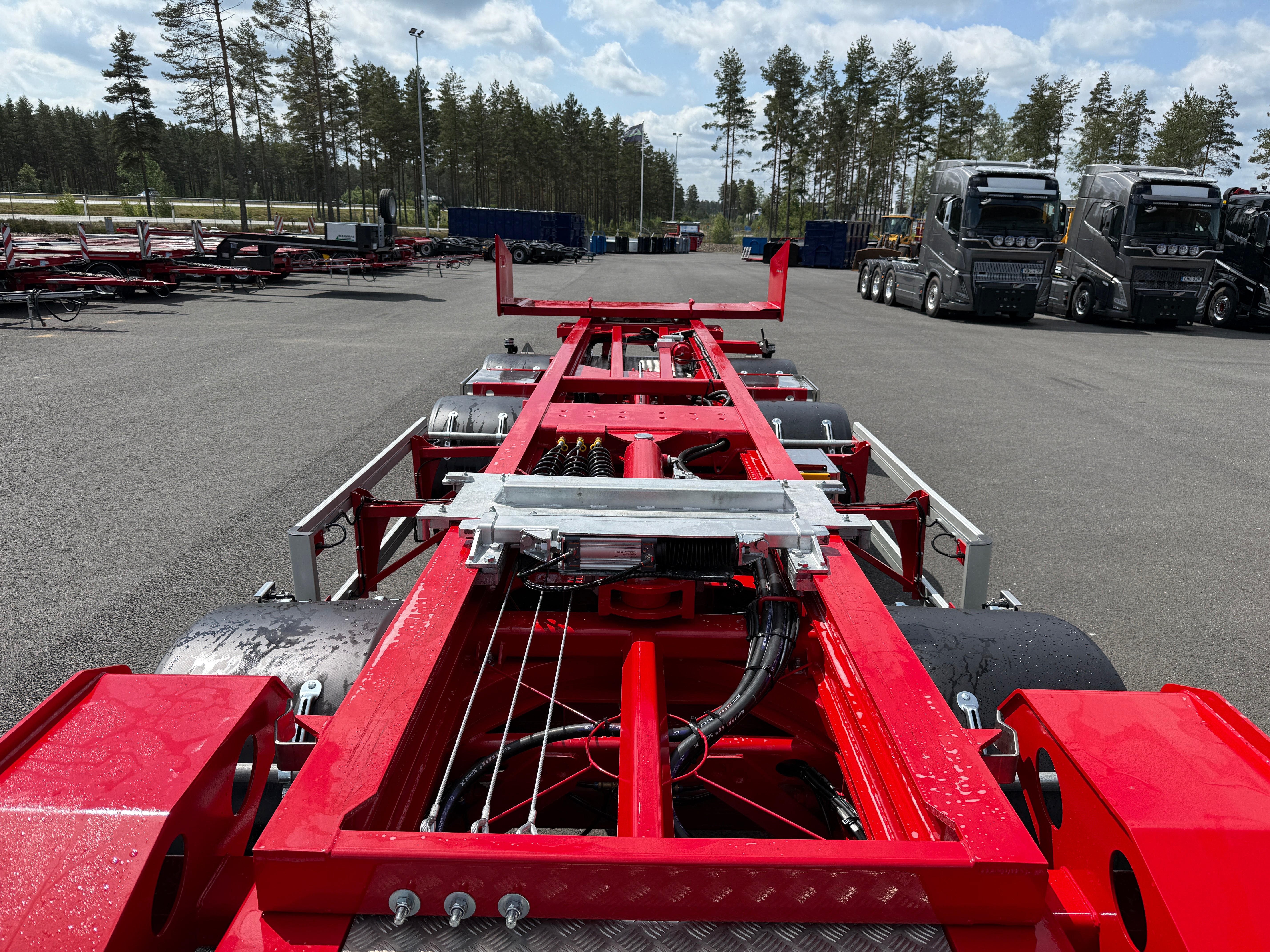 4 axlad 38 tons lastväxlarvagn med tipp, skjutbar boggie och flak