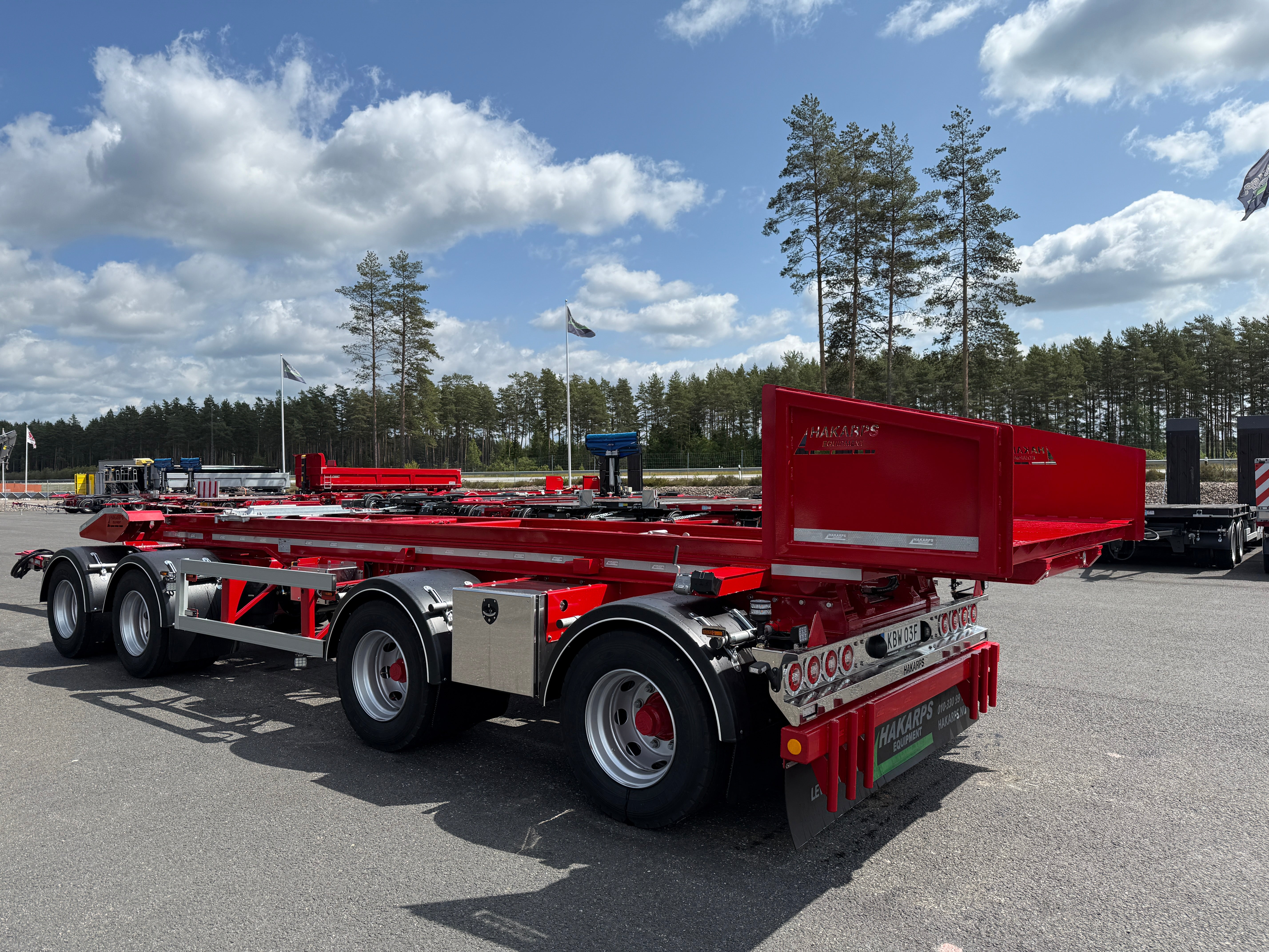 4 axlad 38 tons lastväxlarvagn med tipp, skjutbar boggie och flak