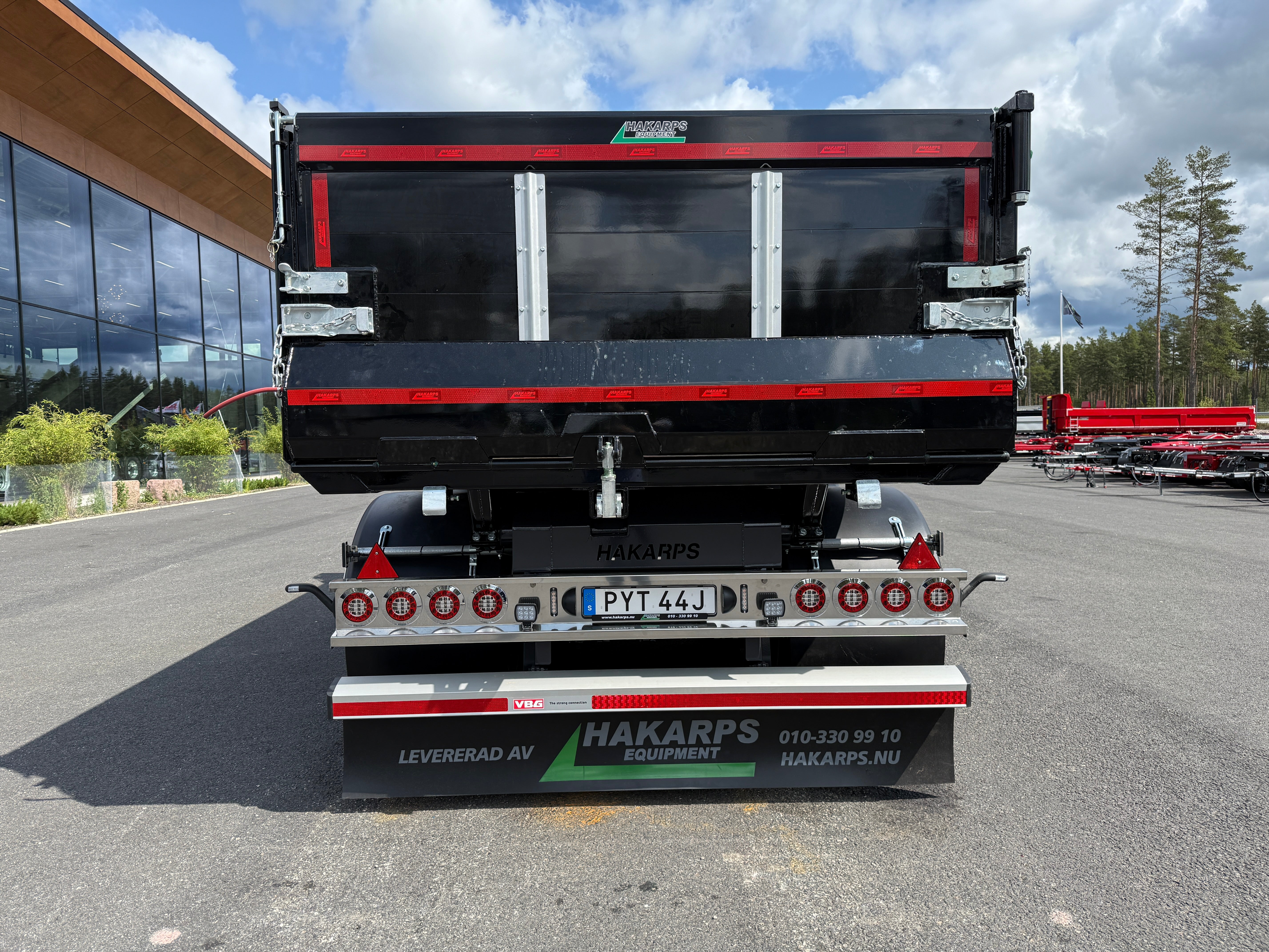 3 axlad 24 tons dumperkärra med dubbelmontage kort dragstång