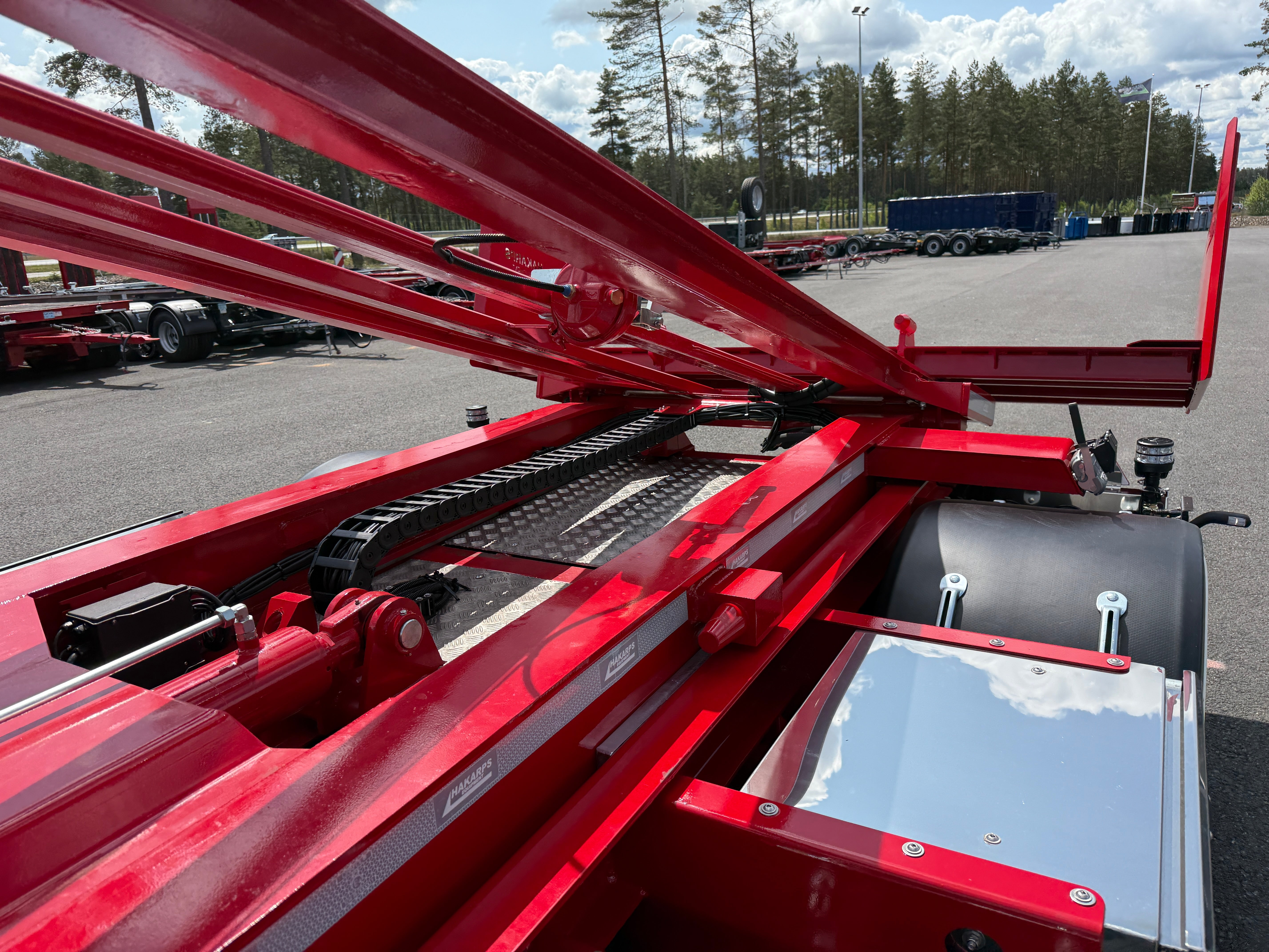 4 axlad 38 tons lastväxlarvagn med tipp, skjutbar boggie och flak
