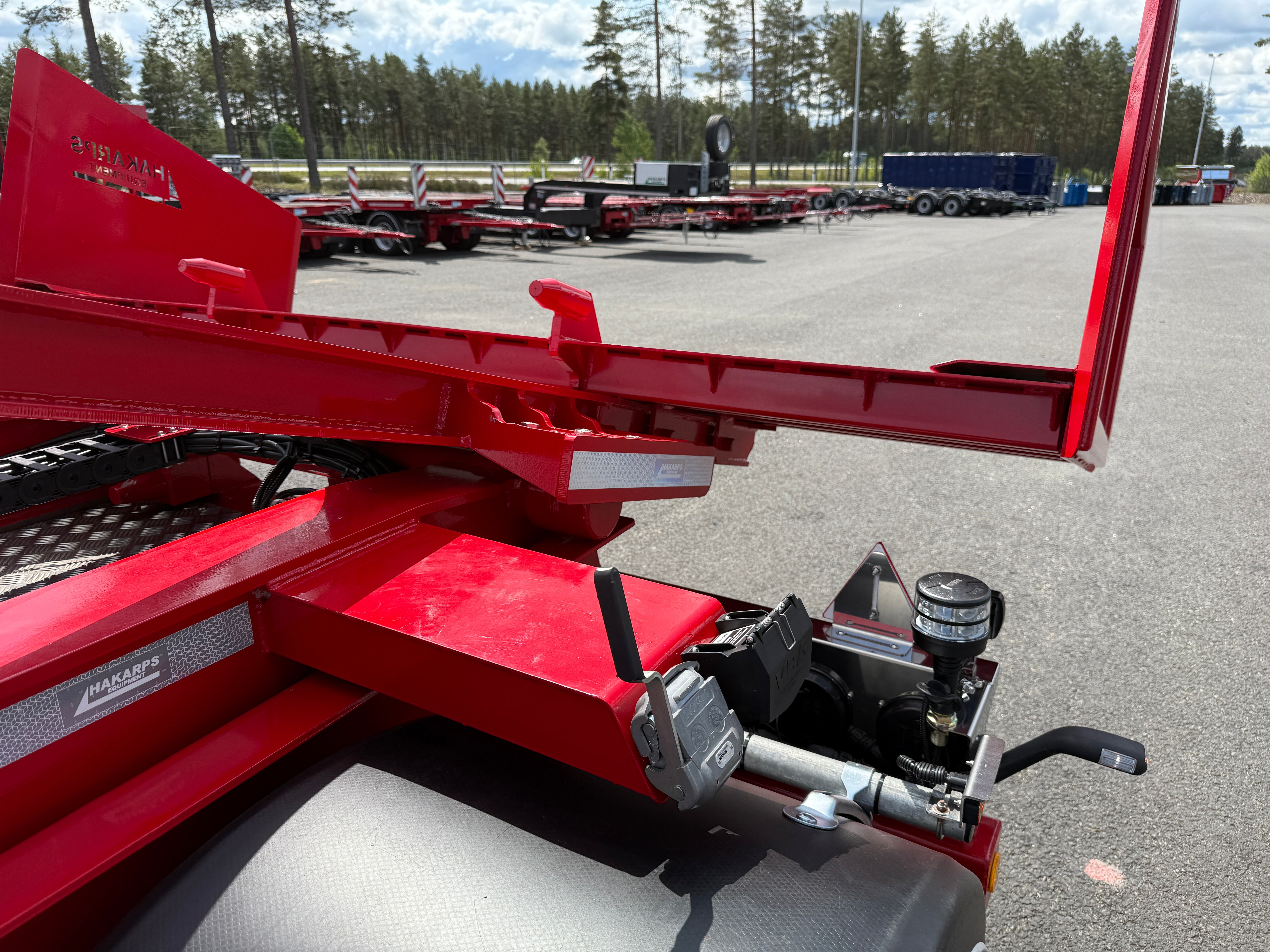 4 axlad 38 tons lastväxlarvagn med tipp, skjutbar boggie och flak