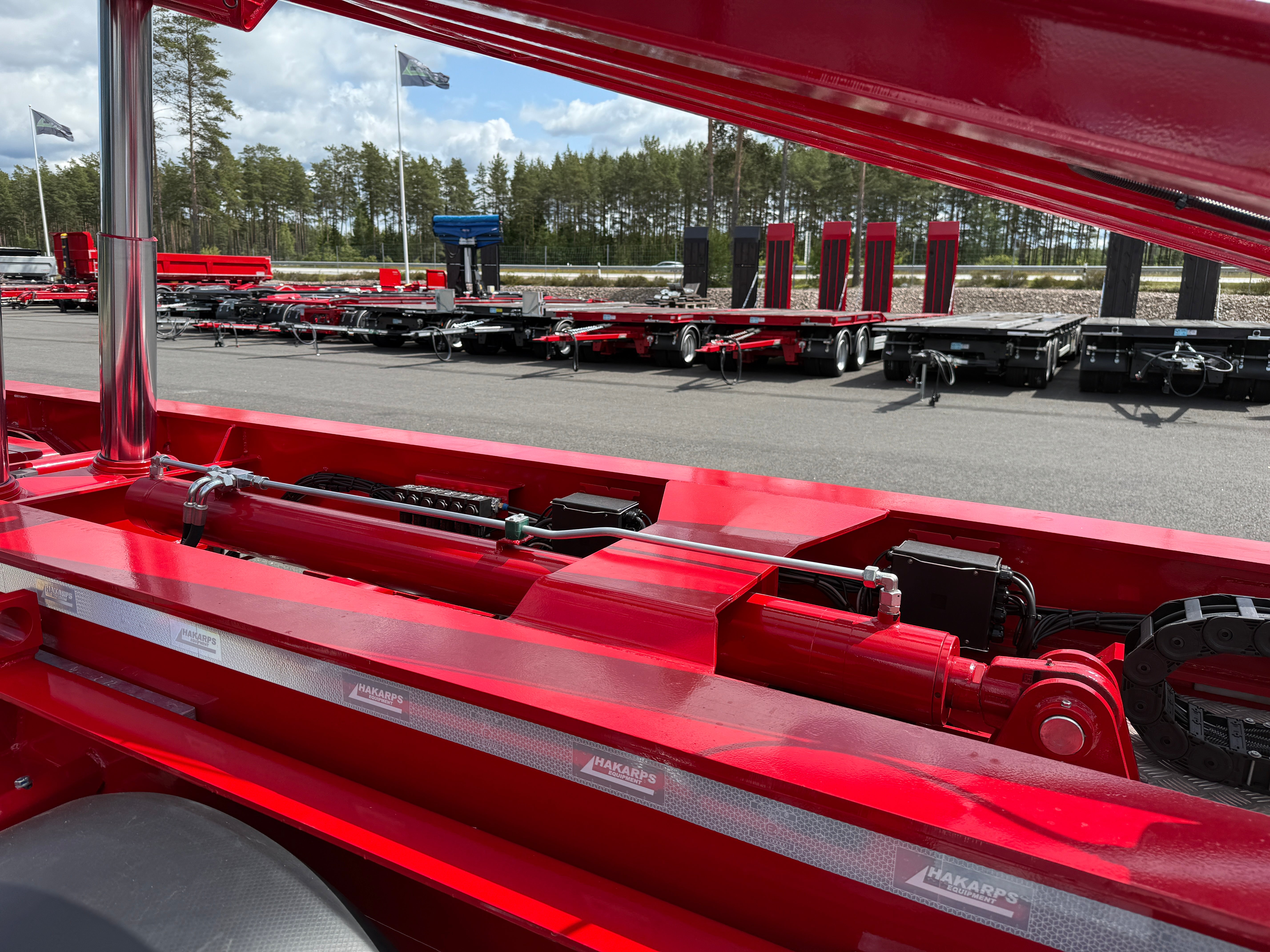 4 axlad 38 tons lastväxlarvagn med tipp, skjutbar boggie och flak
