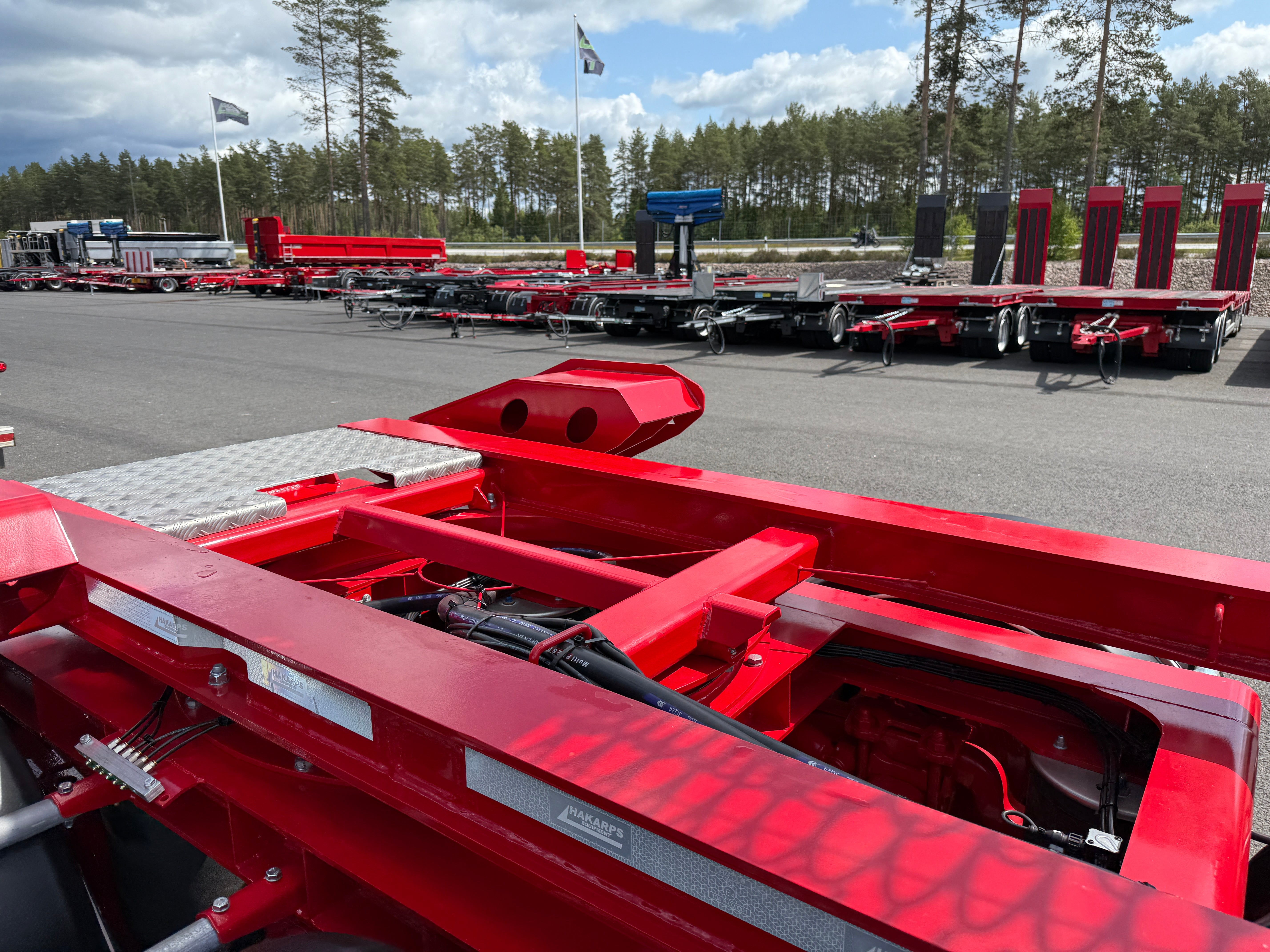 4 axlad 38 tons lastväxlarvagn med tipp, skjutbar boggie och flak