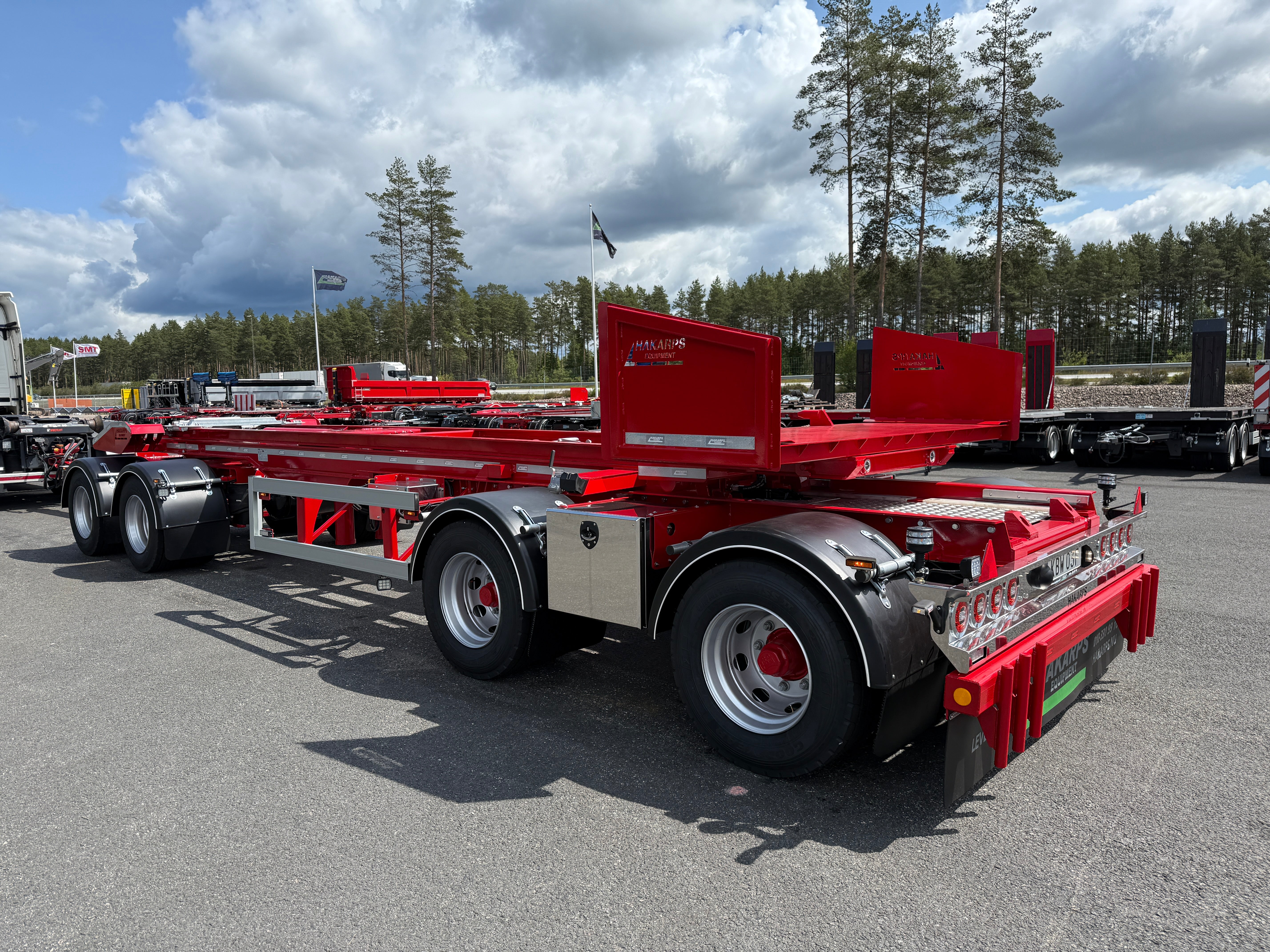 4 axlad 38 tons lastväxlarvagn med tipp, skjutbar boggie och flak