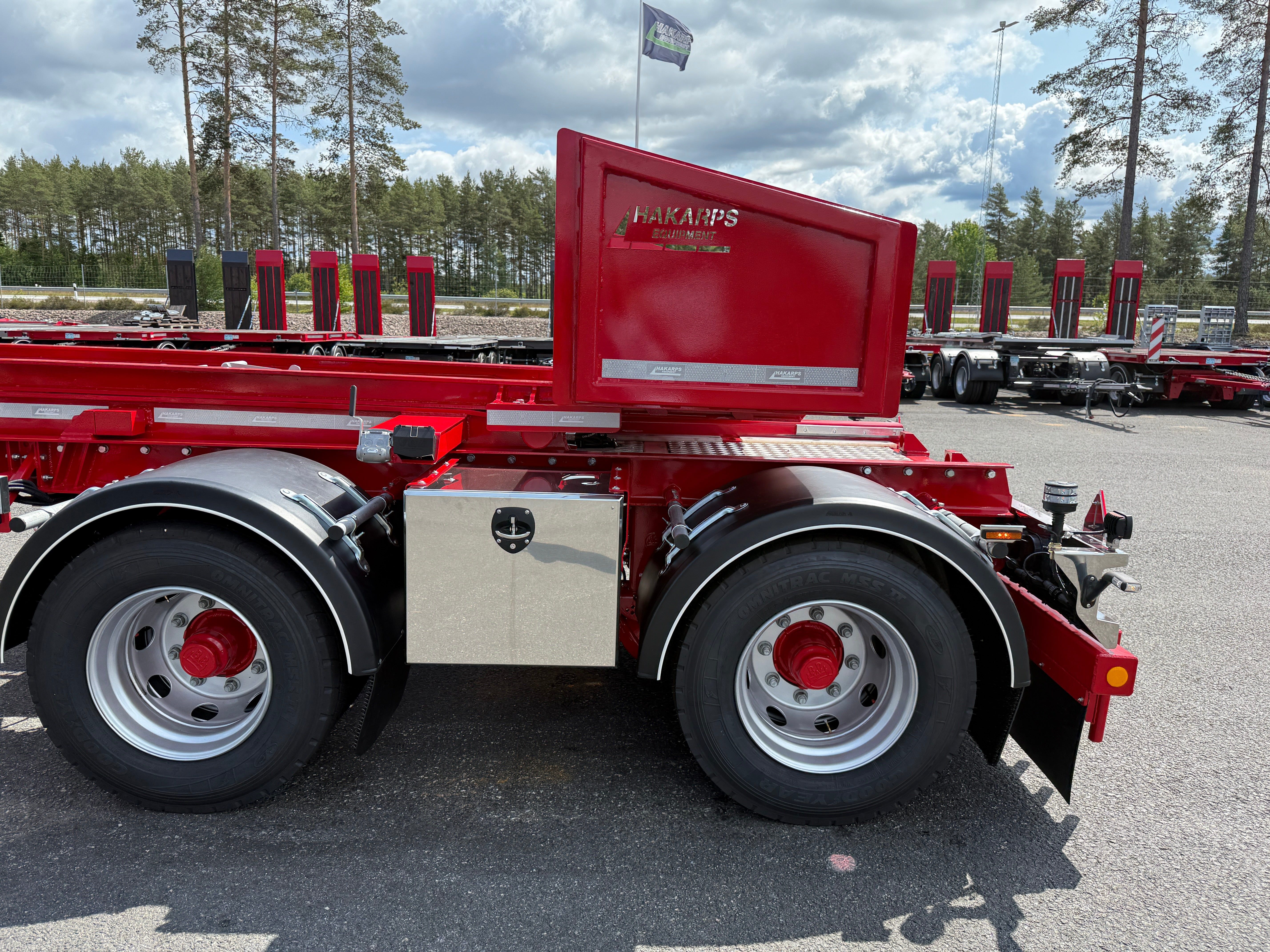4 axlad 38 tons lastväxlarvagn med tipp, skjutbar boggie och flak