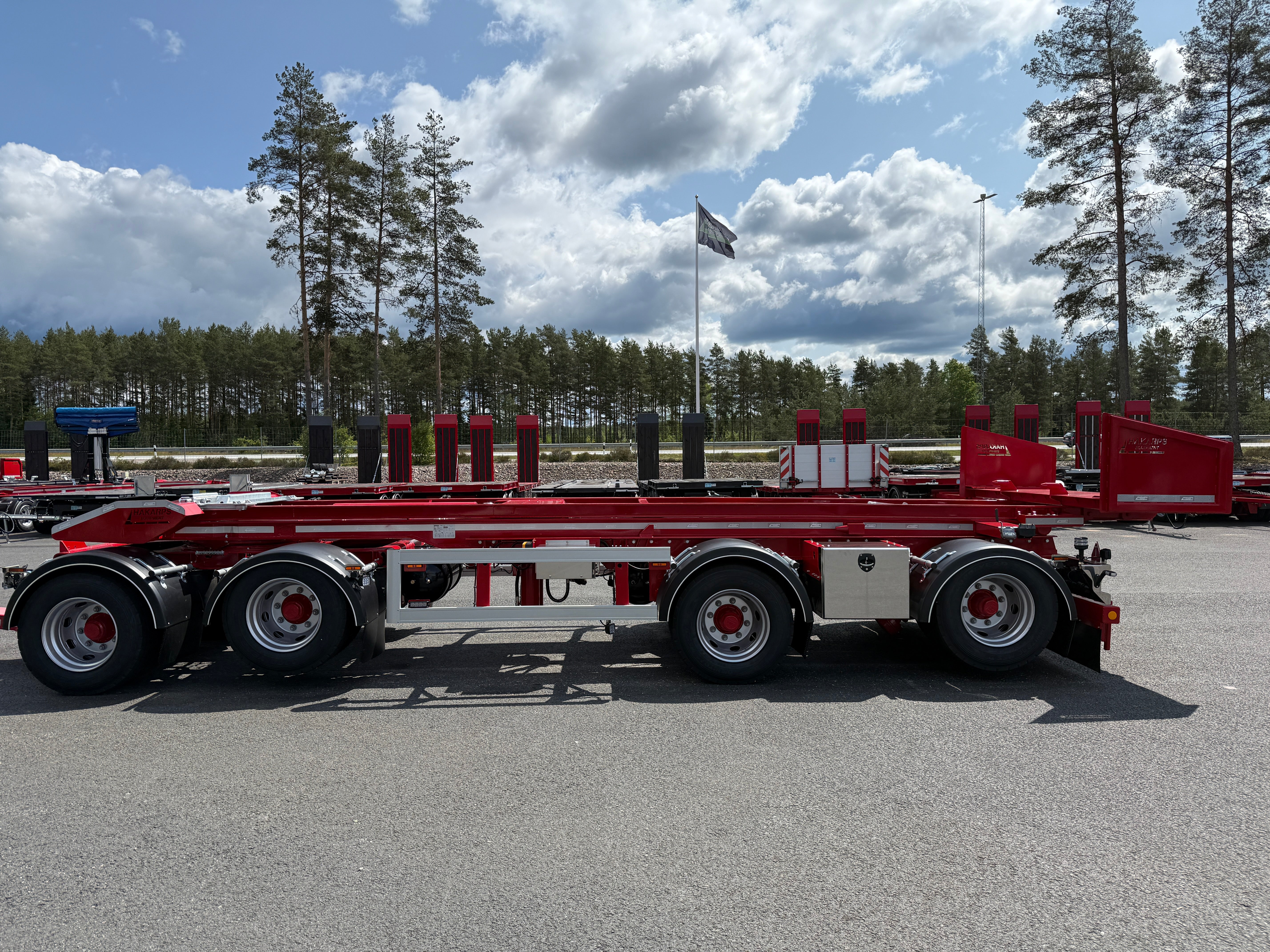 4 axlad 38 tons lastväxlarvagn med tipp, skjutbar boggie och flak